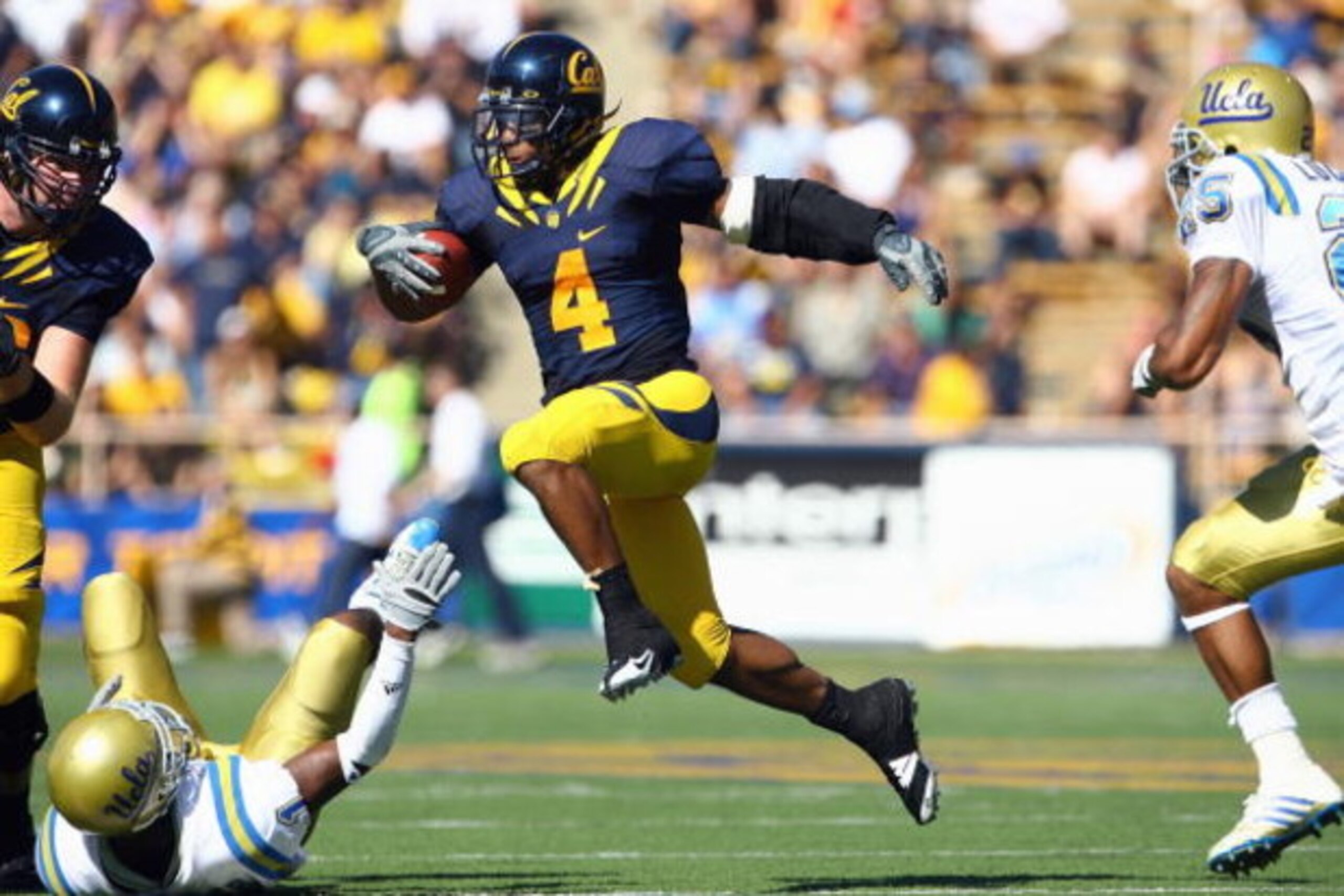 BERKELEY, CA - OCTOBER 25: Runningback Jahvid Best #4 of the Cal Golden Bears carries the ball  during the game against the UCLA Bruins at Memorial Stadium on October 25, 2008 in Berkeley, California. (Photo by Jeff Gross/Getty Images)