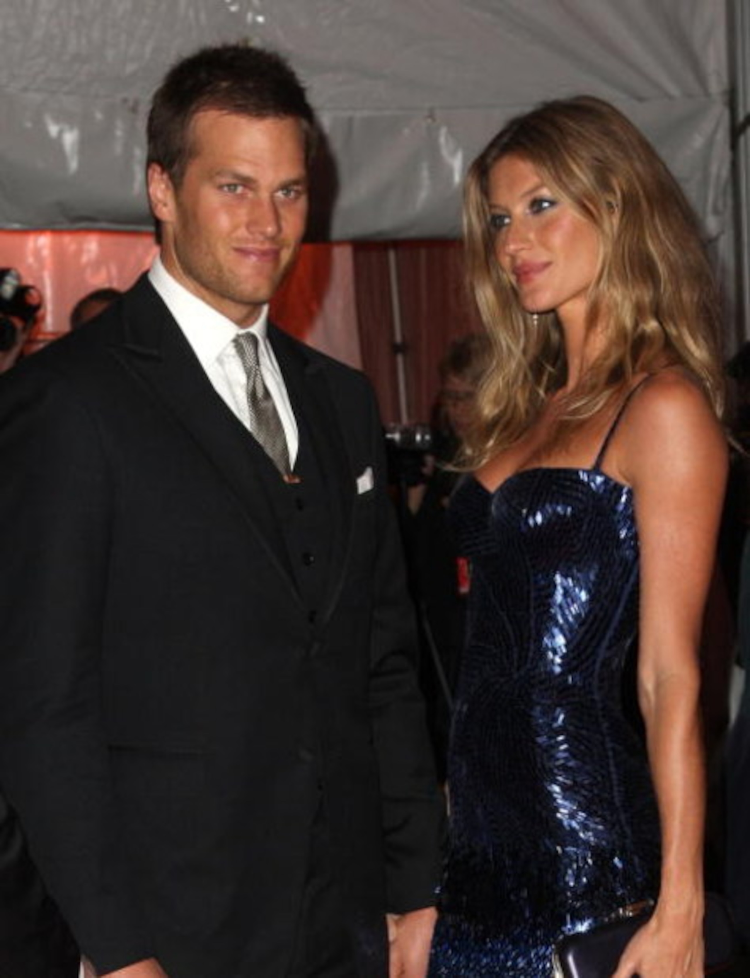 NEW YORK - MAY 04:  NFL player Tom Brady and model Gisele Bundchen attends 'The Model as Muse: Embodying Fashion' Costume Institute Gala at The Metropolitan Museum of Art on May 4, 2009 in New York City.  (Photo by Stephen Lovekin/Getty Images)