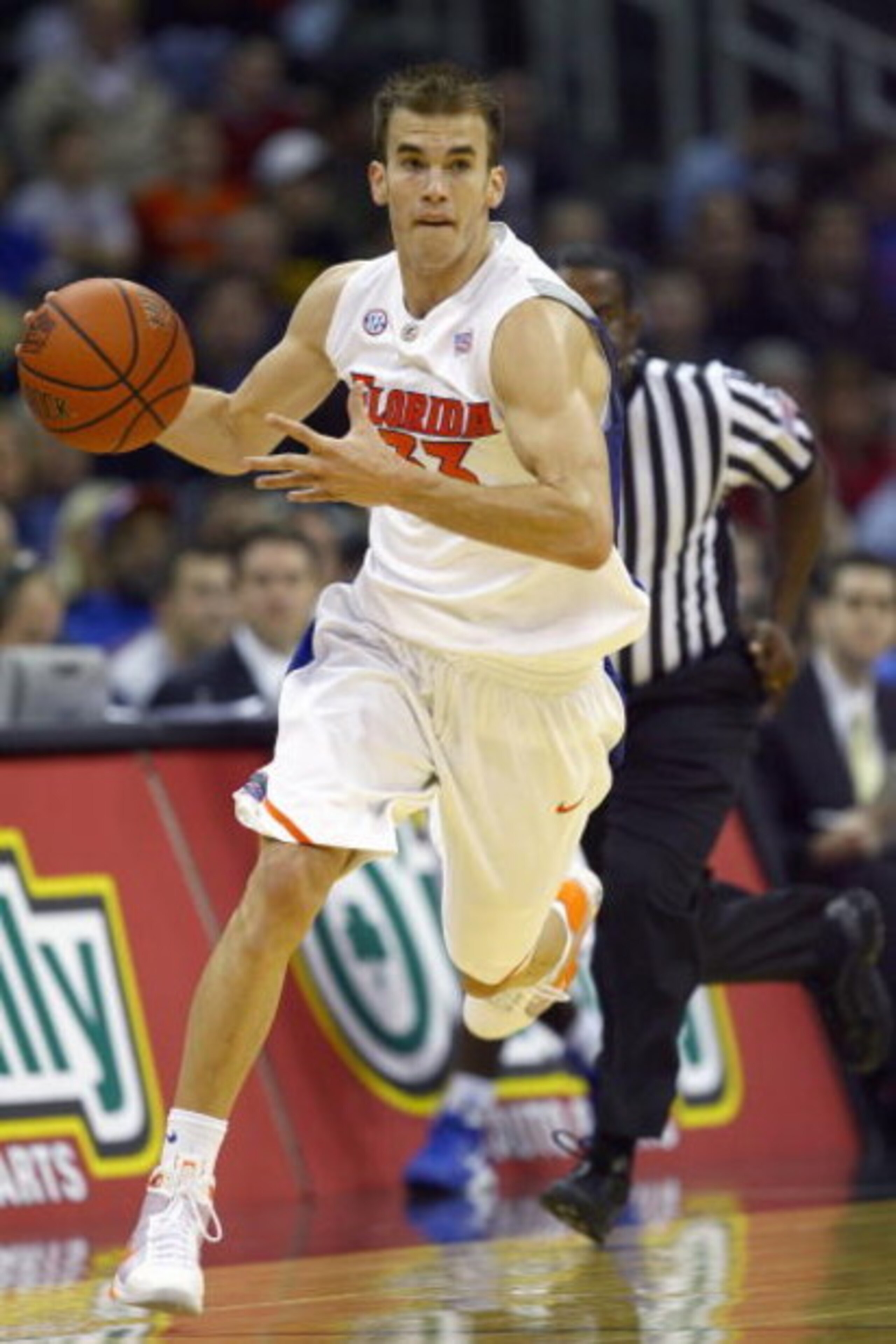 KANSAS CITY, MO - NOVEMBER 24:  Nick Calathes #33 of the Florida Gators dribbles the ball downcourt against the Syracuse Orange during the CBE Classic game on November 24, 2008 at the Sprint Center in Kansas City, Missouri. (Photo by Jamie Squire/Getty Im