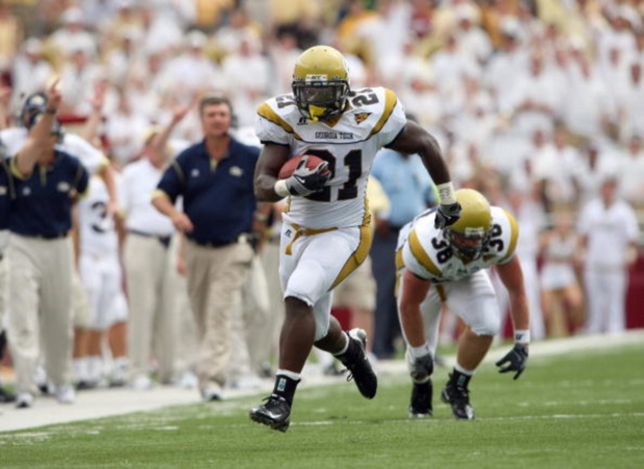 CHESTNUT HILL, MA - SEPTEMBER 6:  Running back Jonathan Dwyer #21 of the Georgia Tech Yellow Jackets runs with the ball during their game against the Boston College Eagles on September 6, 2008 at Alumni Stadium in Chestnut Hill, Massachusetts. The Yellow 