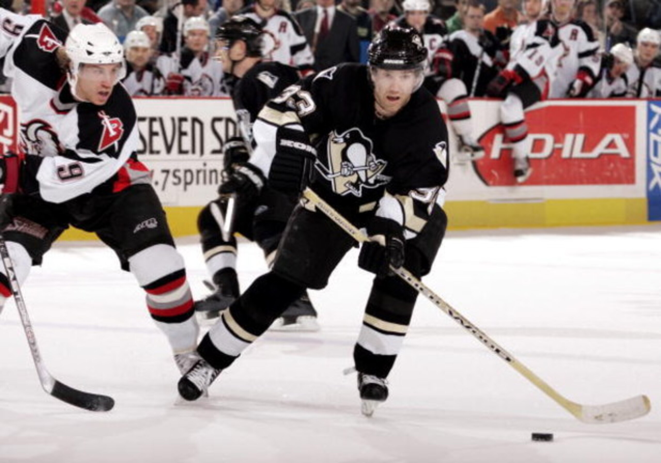 PITTSBURGH - NOVEMBER 29:  Ziggy Palffy #33 of the Pittsburgh Penguins makes a move past the defence of Derek Roy #9 of the Buffalo Sabres on November 29, 2005 at Mellon Arena in Pittsburgh, Pennsylvania.  (Photo by Gregory Shamus/Getty Images)