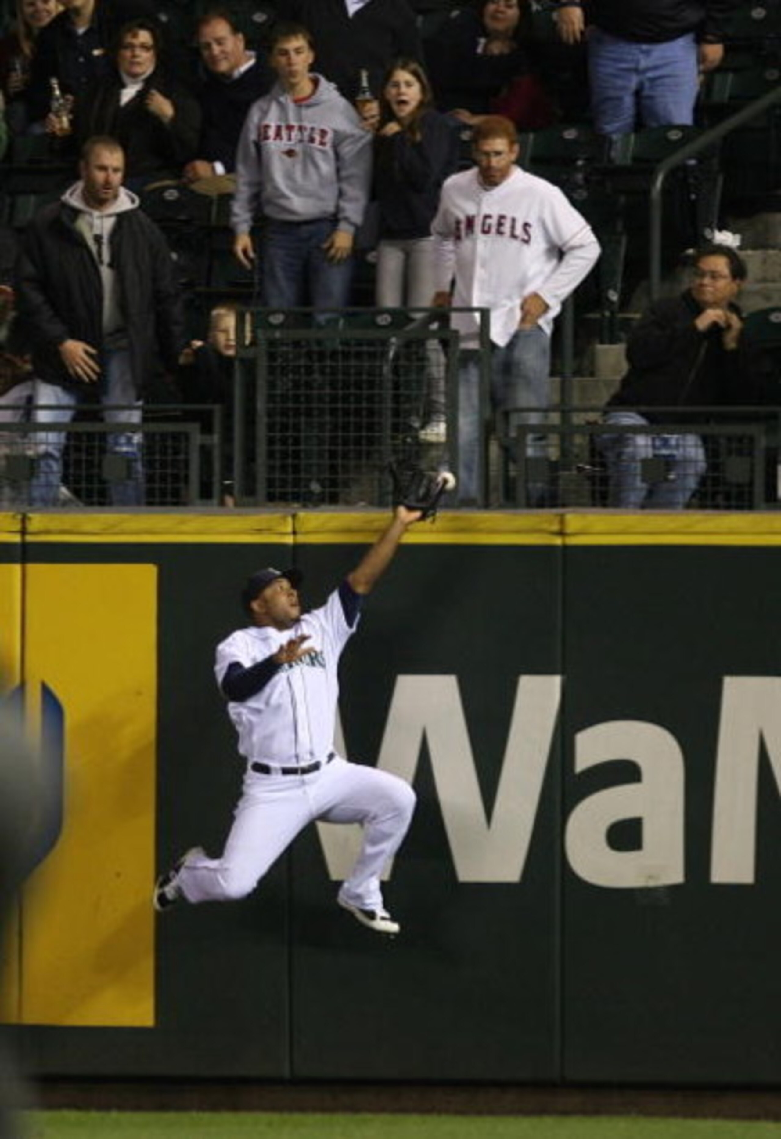 SEATTLE - SEPTEMBER 25: Right fielder Wladimir Balentien #50 of the Seattle Mariners just misses a home run ball by Vladimir Guerrero of the Los Angeles Angels of Anaheim on September 25, 2008 at Safeco Field in Seattle, Washington. (Photo by Otto Greule SEATTLE - SEPTEMBER 25: Right fielder Wladimir Balentien #50 of the Seattle Mariners just misses a home run ball by Vladimir Guerrero of the Los Angeles Angels of Anaheim on September 25, 2008 at Safeco Field in Seattle, Washington. (Photo by Otto Greule