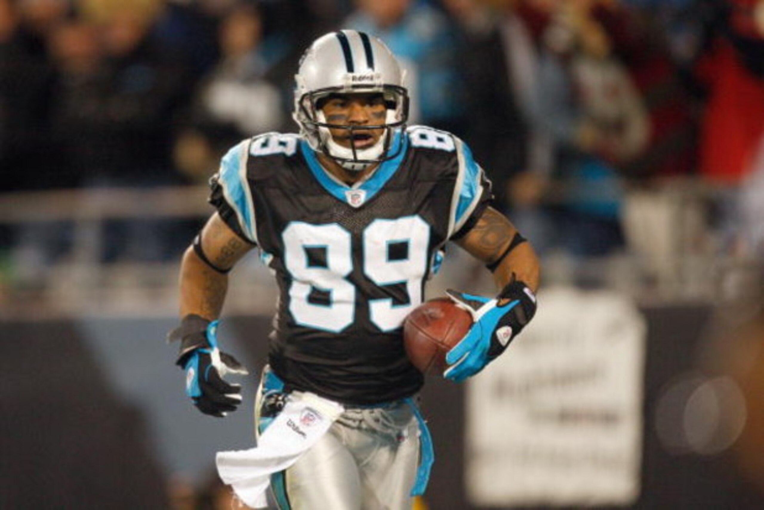 CHARLOTTE, NC - DECEMBER 08:  Steve Smith #89 of the Carolina Panthers carries the ball during the game against the Tampa Bay Buccaneers at Bank of America Stadium on December 8, 2008 in Charlotte, North Carolina. (Photo by Streeter Lecka/Getty Images)
