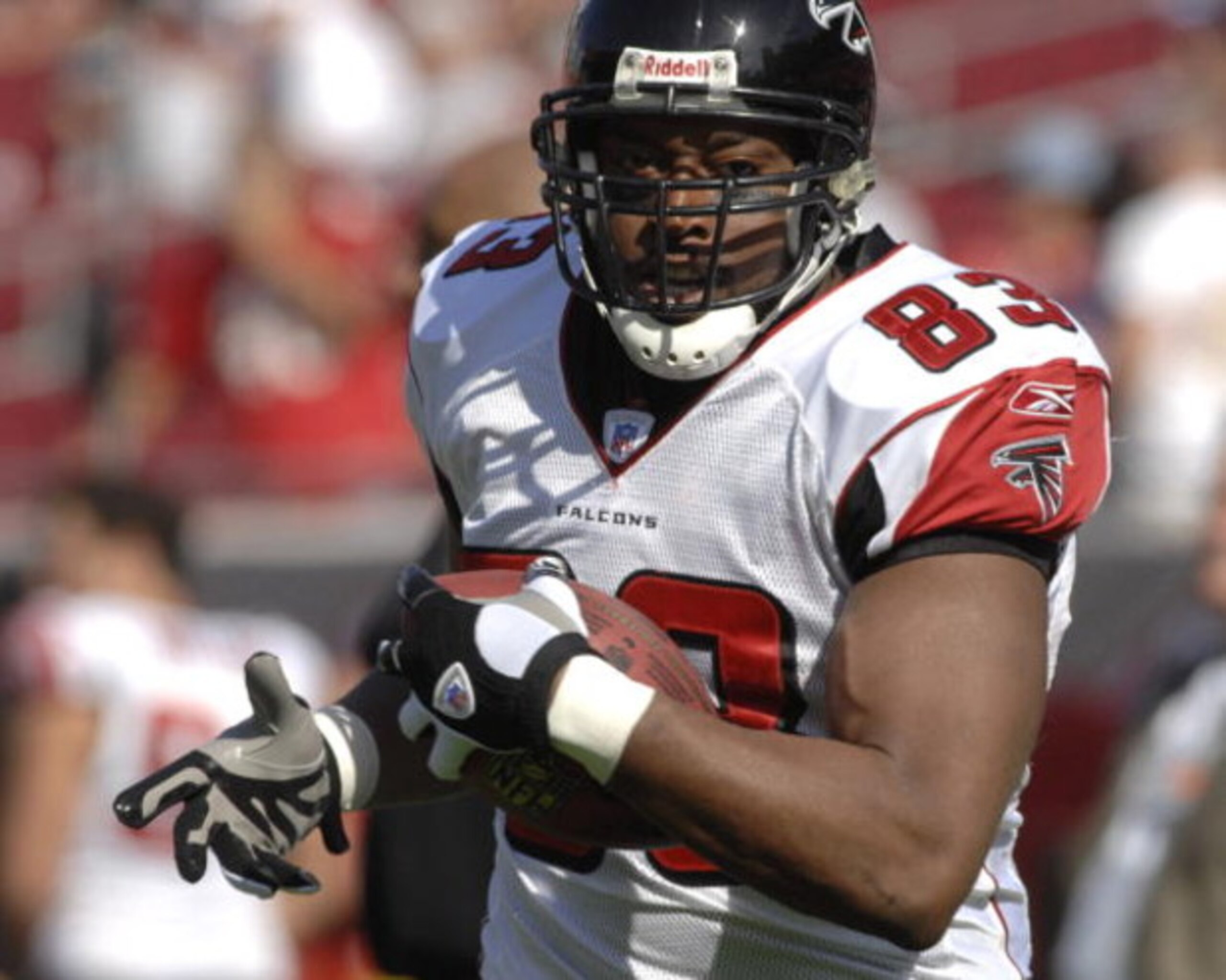 Atlanta Falcons tight end Alge Crumpler warms up for play against the Tampa Bay Buccaneers at Raymond James Stadium, December 10, 2006 in Tampa, Florida.  (Photo by Al Messerschmidt/Getty Images)