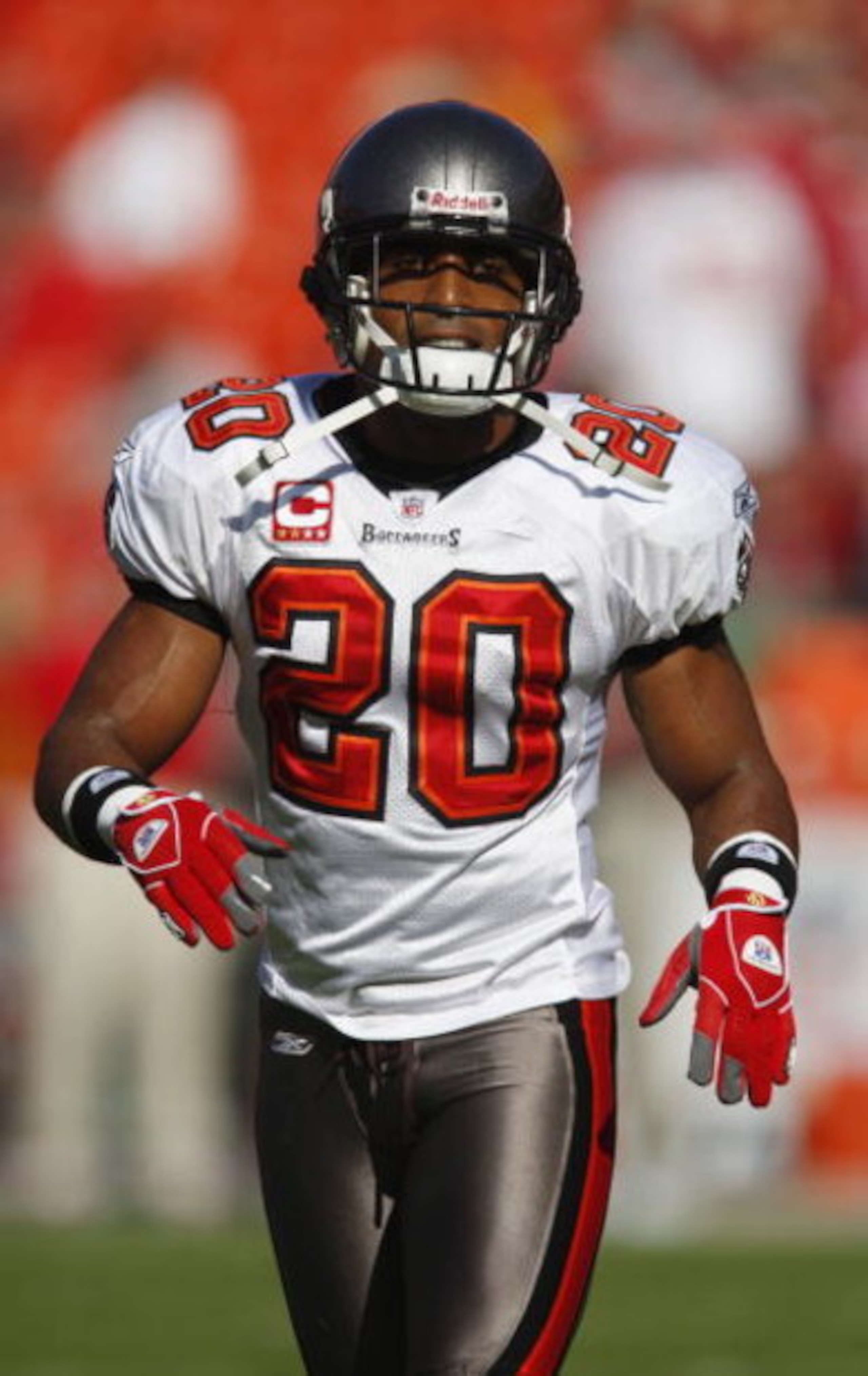 KANSAS CITY, MO - NOVEMBER 02:  Ronde Barber #20 of the Tampa Bay Buccaneers warms-up against the Kansas City Chiefs during their NFL game on November 2, 2008 at Arrowhead Stadium in Kansas City, Missouri.  The Buccaneers won 30 to 27 in overtime. (Photo 