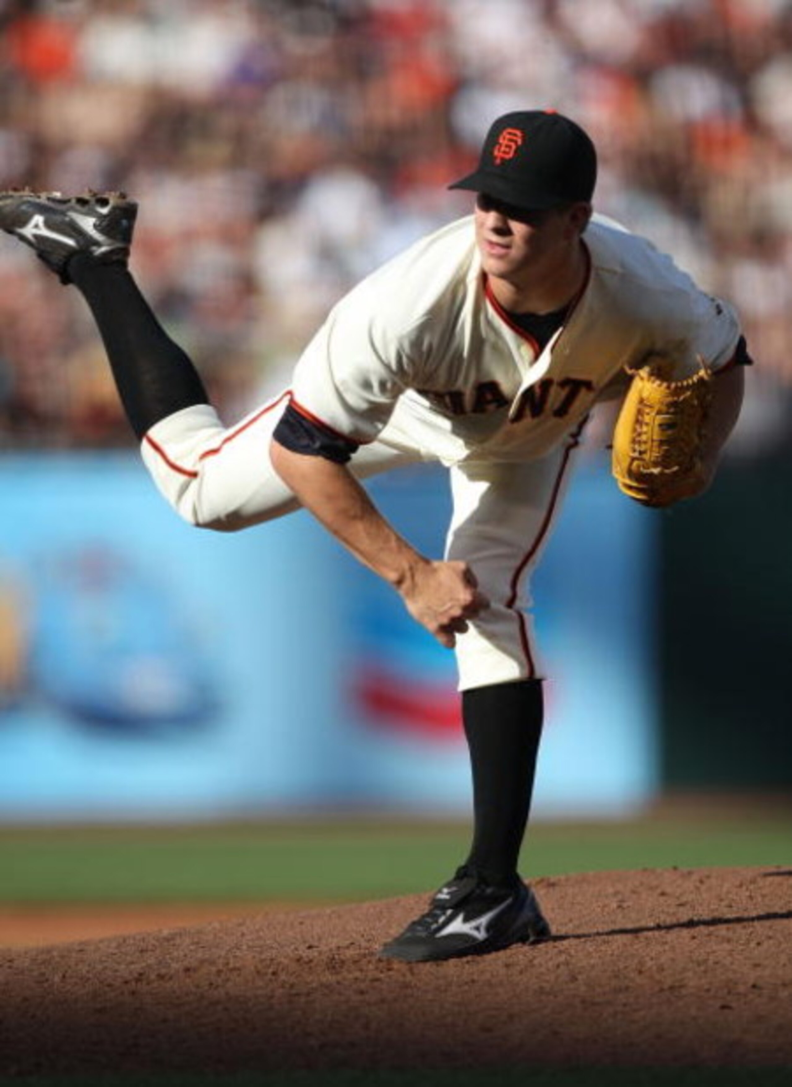 SAN FRANCISCO - MAY 17:  Matt Cain #18 of the San Francisco Giants pitches against the New York Mets during a Major League Baseball game on May17, 2009 at AT&T Park in San Francisco, California.  (Photo by Jed Jacobsohn/Getty Images)