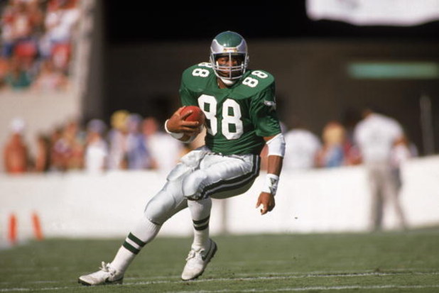 1989:  Tight end Keith Jackson #88 of the Philadelphia Eagles carries the ball during a 1989 NFL game against the Phoenix Cardinals.  (Photo by Mike Powell/Getty Images)