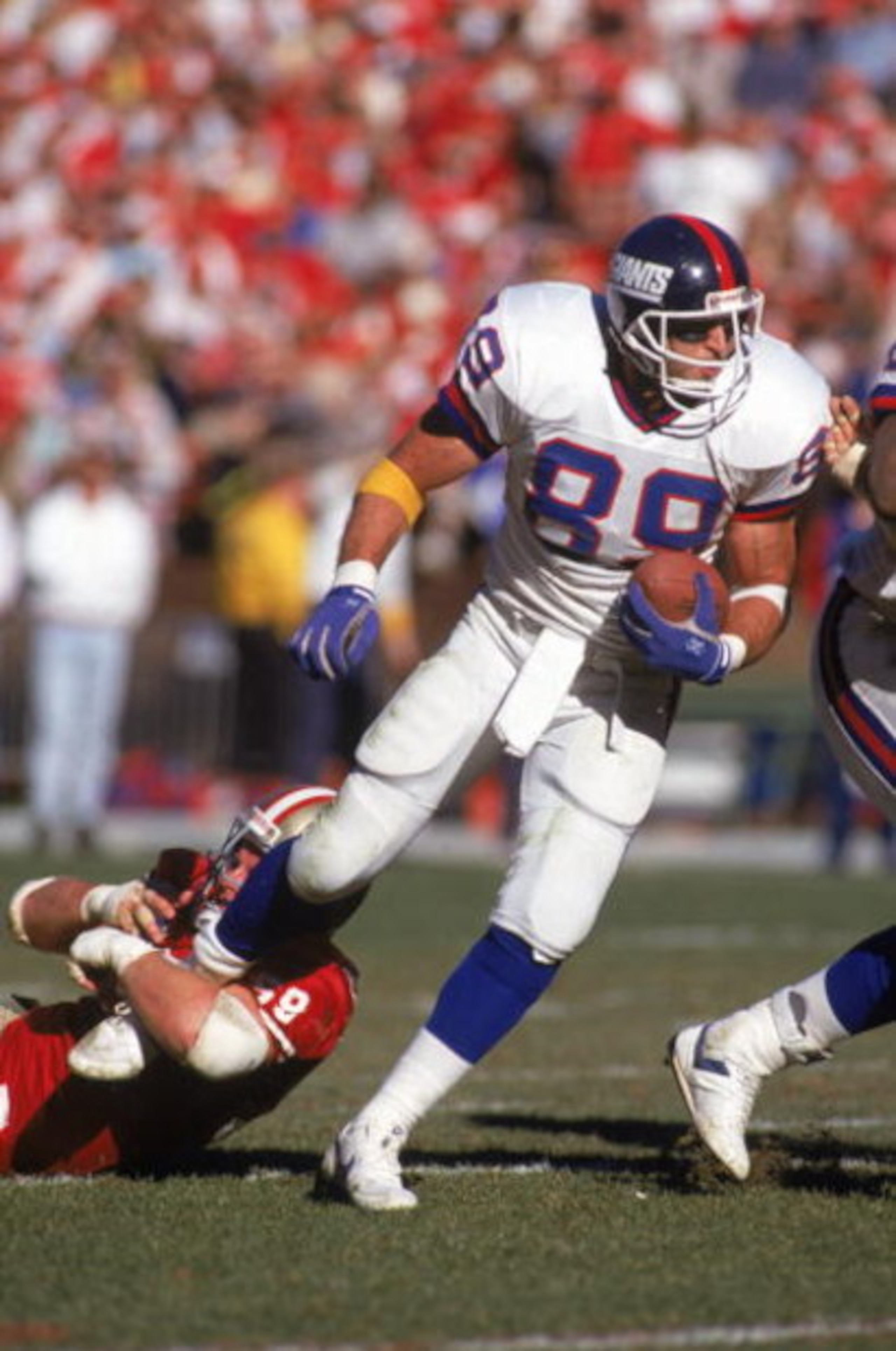 SAN FRANCISCO - JANUARY 20:  Tight end Mark Bavaro #89 of the New York Giants tries to get away from the grasps of linebacker Keith DeLong #59 of the San Francisco 49ers in the 1990 NFC Championship game at Candlestick Park on January 20, 1991 in San Fran