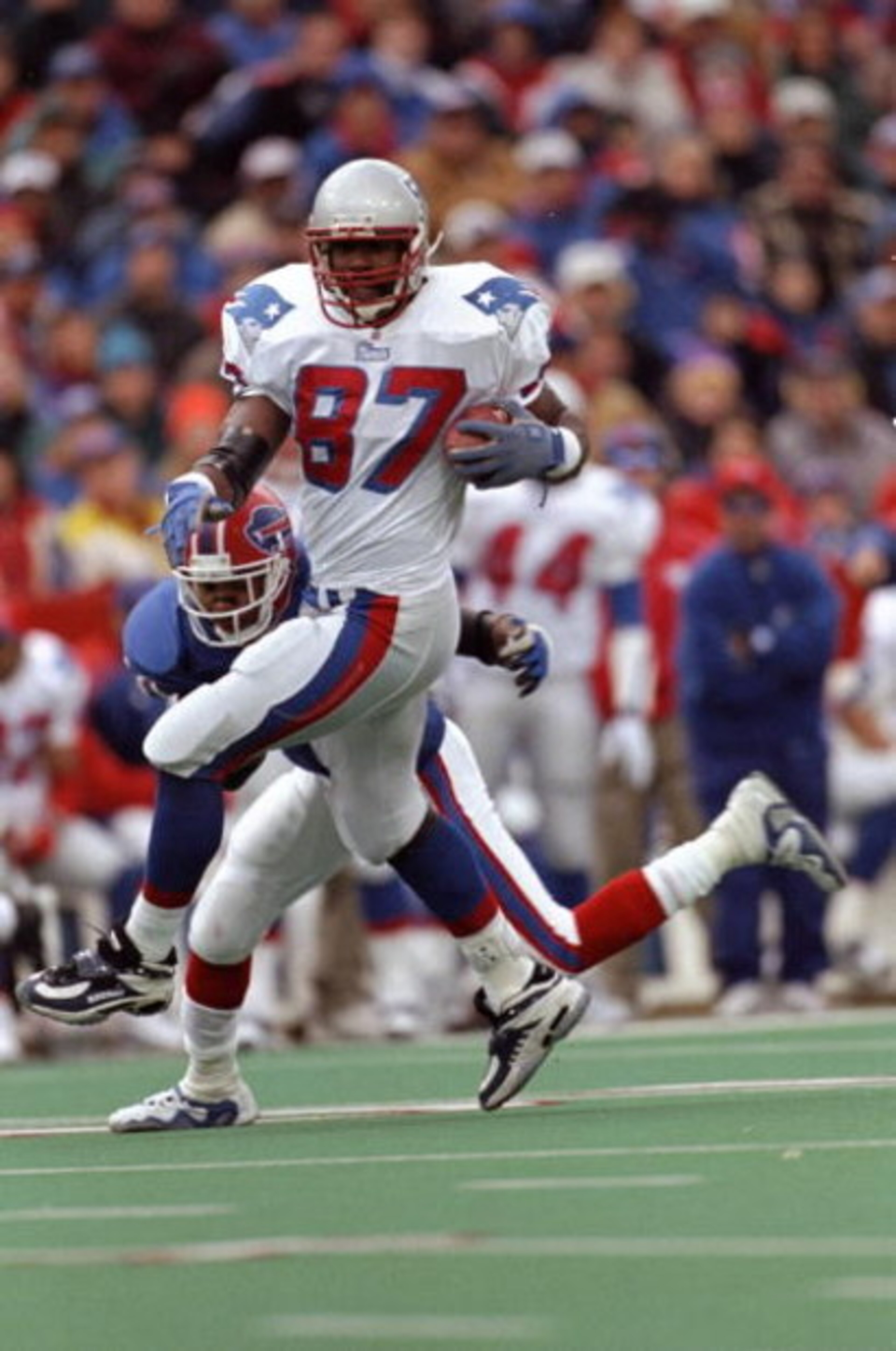 15 Nov 1998: Ben Coates #87 of the New England Patriots in action during the game against the Buffalo Bills at the Rich Stadium in Orchard Park, New York. The Bills defeated the Patriots 13-10. Mandatory Credit: Rick Stewart /Allsport 15 Nov 1998: Ben Coates #87 of the New England Patriots in action during the game against the Buffalo Bills at the Rich Stadium in Orchard Park, New York. The Bills defeated the Patriots 13-10. Mandatory Credit: Rick Stewart /Allsport