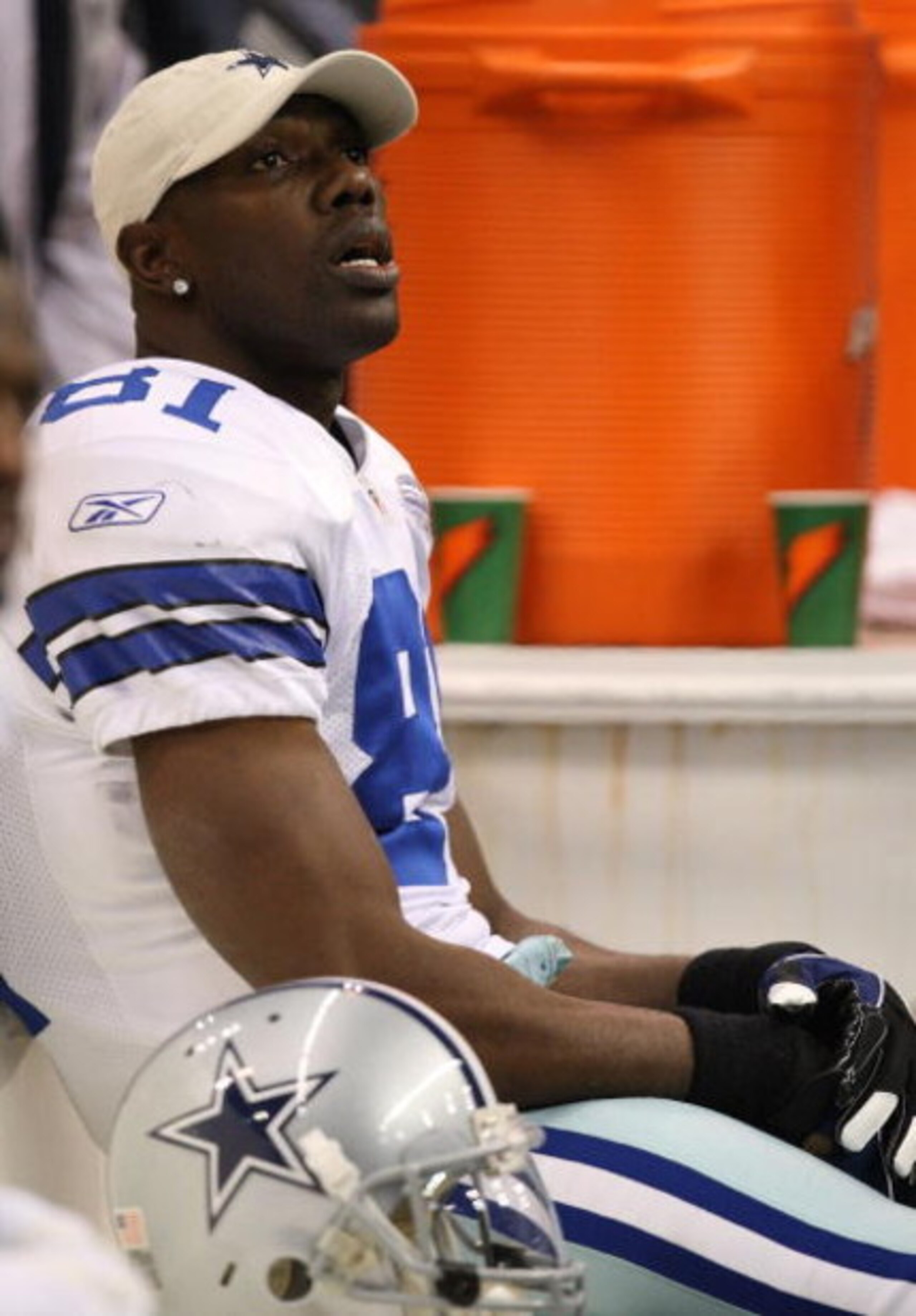 IRVING, TX - DECEMBER 20:  Wide receiver Terrell Owens #81 of the Dallas Cowboys sits on the sidelines during a 33-24 loss against the Baltimore Ravens at Texas Stadium on December 20, 2008 in Irving, Texas.  (Photo by Ronald Martinez/Getty Images)