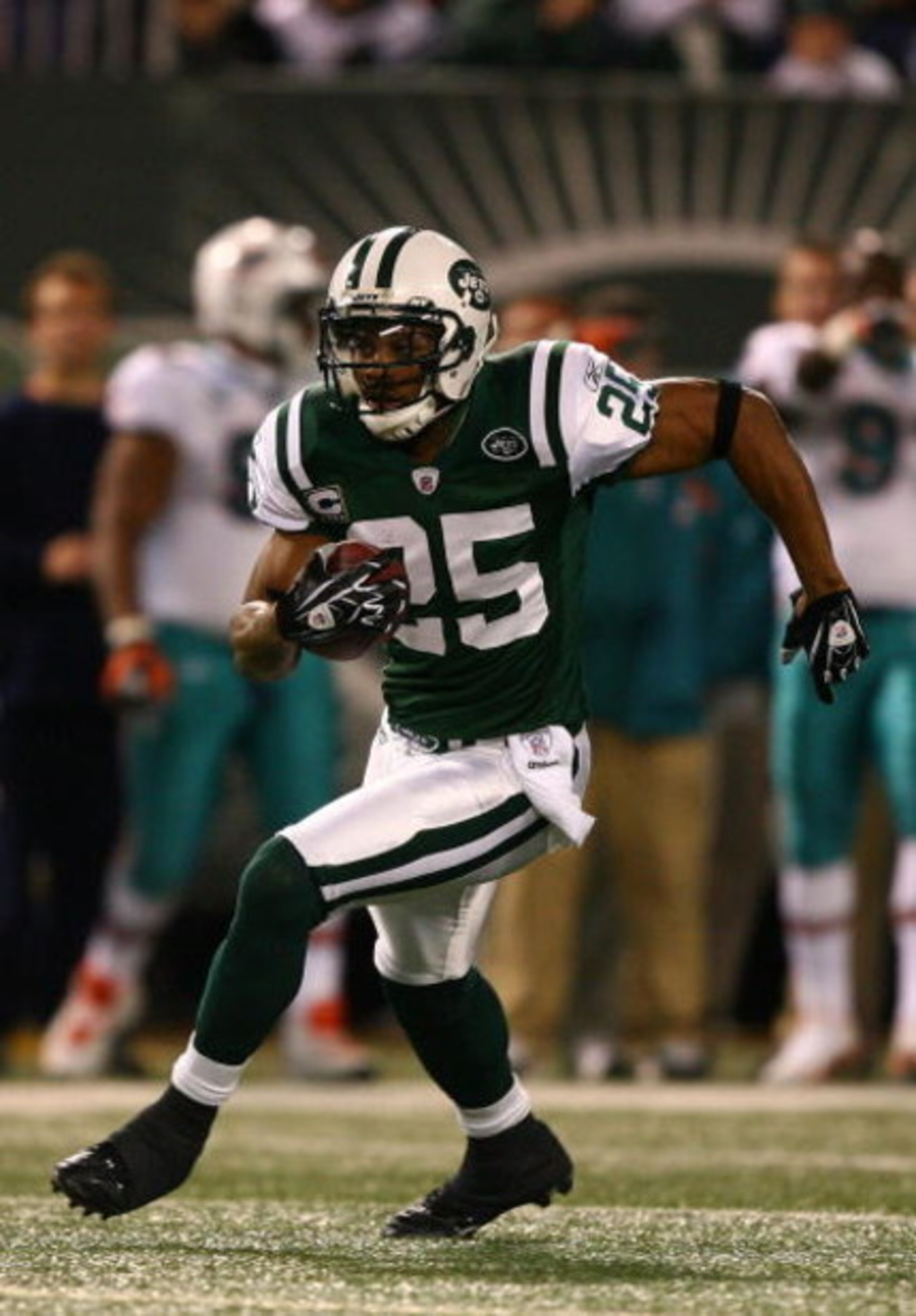 EAST RUTHERFORD, NJ - DECEMBER 28:  Kerry Rhodes #25 of The New York Jets intercepts the ball against The Miami Dolphins during their game on December 28, 2008 at Giants Stadium in East Rutherford, New Jersey.  (Photo by Al Bello/Getty Images)