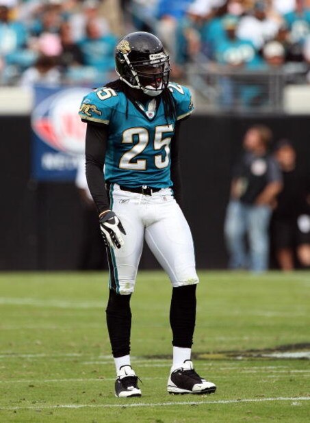 JACKSONVILLE, FL - DECEMBER 14:  Reggie Nelson #25 of the Jacksonville Jaguars lines up during the game against the Green Bay Packers at Jacksonville Municipal stadium on December 14, 2008 in Jacksonville, Florida.  (Photo by Sam Greenwood/Getty Images)