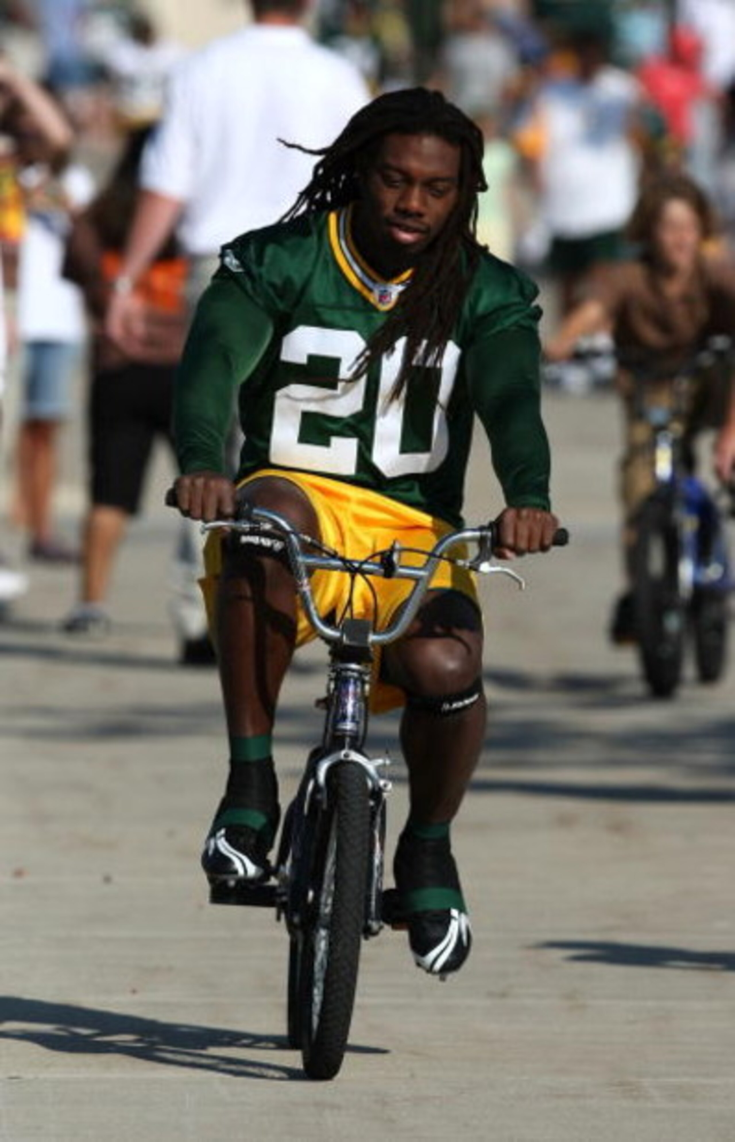 GREEN BAY, WI - JULY 28: Atari Bigby #20 of the Green Bay Packers rides a bicycle to summer training camp practice on July 28, 2008 at the Hutson Center in Green Bay, Wisconsin. (Photo by Jonathan Daniel/Getty Images)