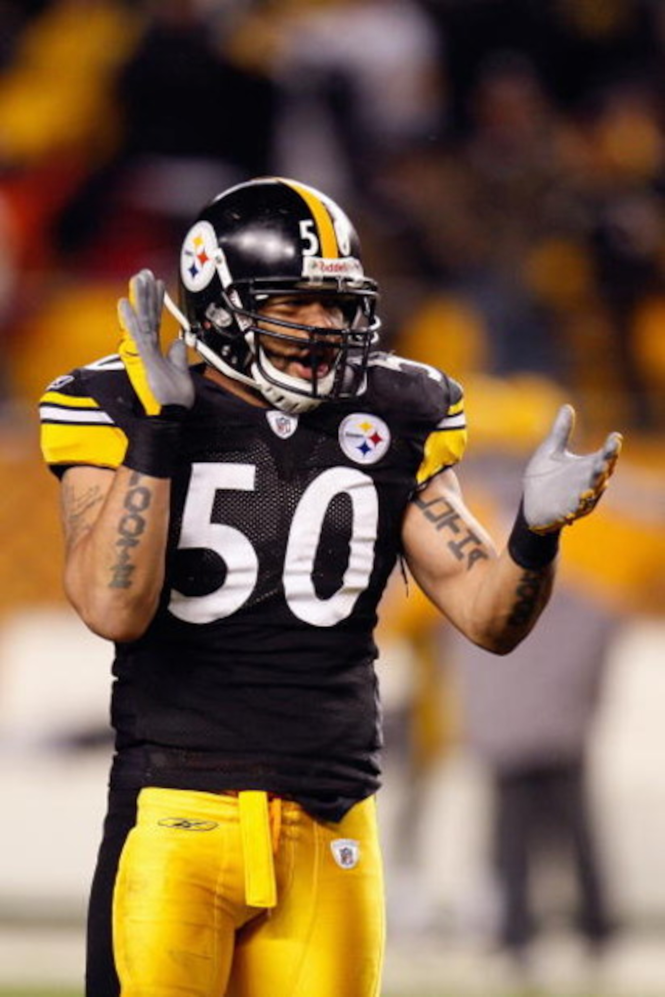 PITTSBURGH - NOVEMBER 16:  Larry Foote #50 of the Pittsburgh Steelers claps his hands during the game against the San Diego Chargers on November 16, 2008 at Heinz Field in Pittsburgh, Pennsylvania. (Photo by Gregory Shamus/Getty Images)