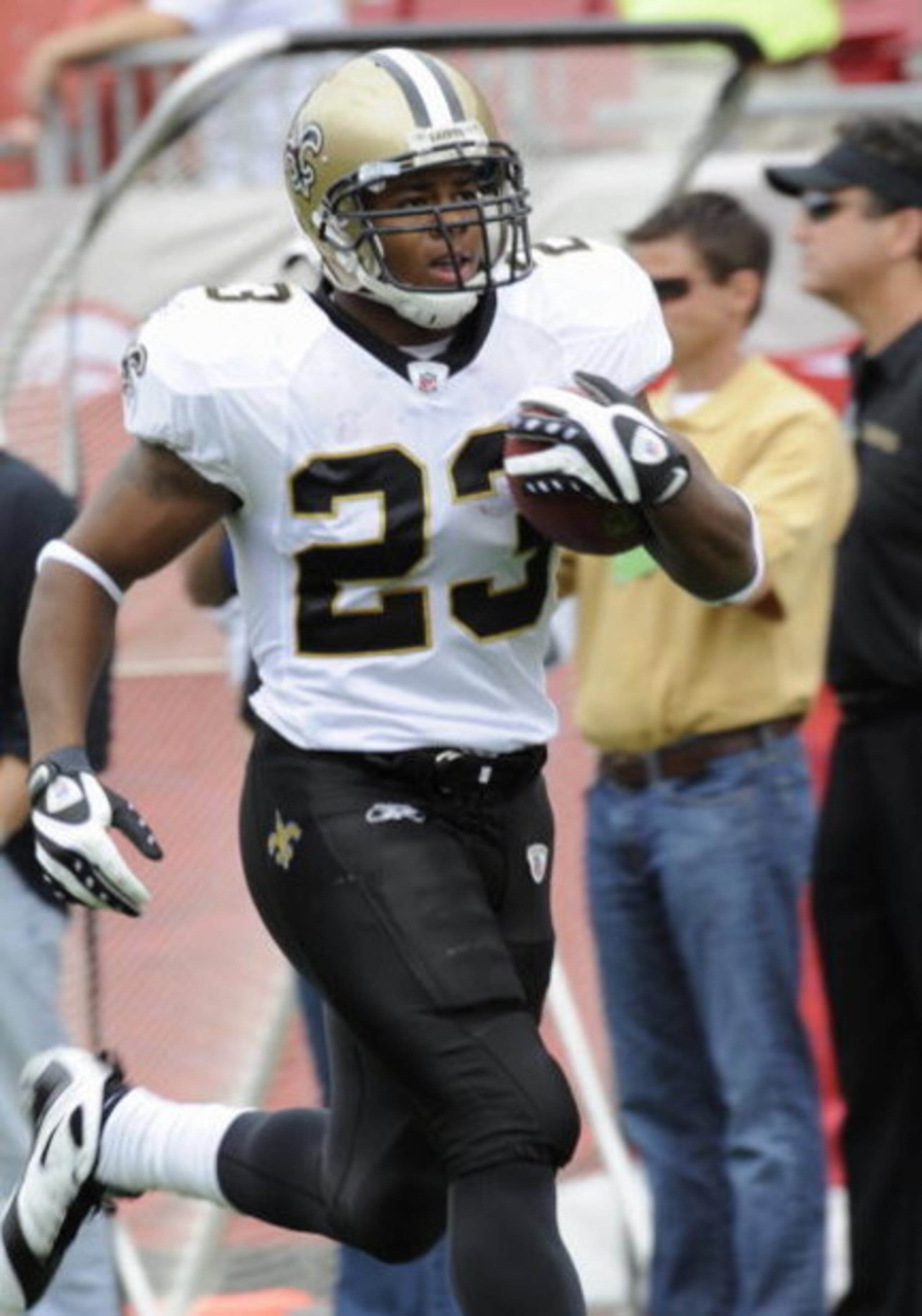 TAMPA, FL - NOVEMBER 30: Running back Pierre Thomas #23 of the New Orleans Saints rushes upfield against the Tampa Bay Buccaneers at Raymond James Stadium on November 30, 2008 in Tampa, Florida.  (Photo by Al Messerschmidt/Getty Images) 