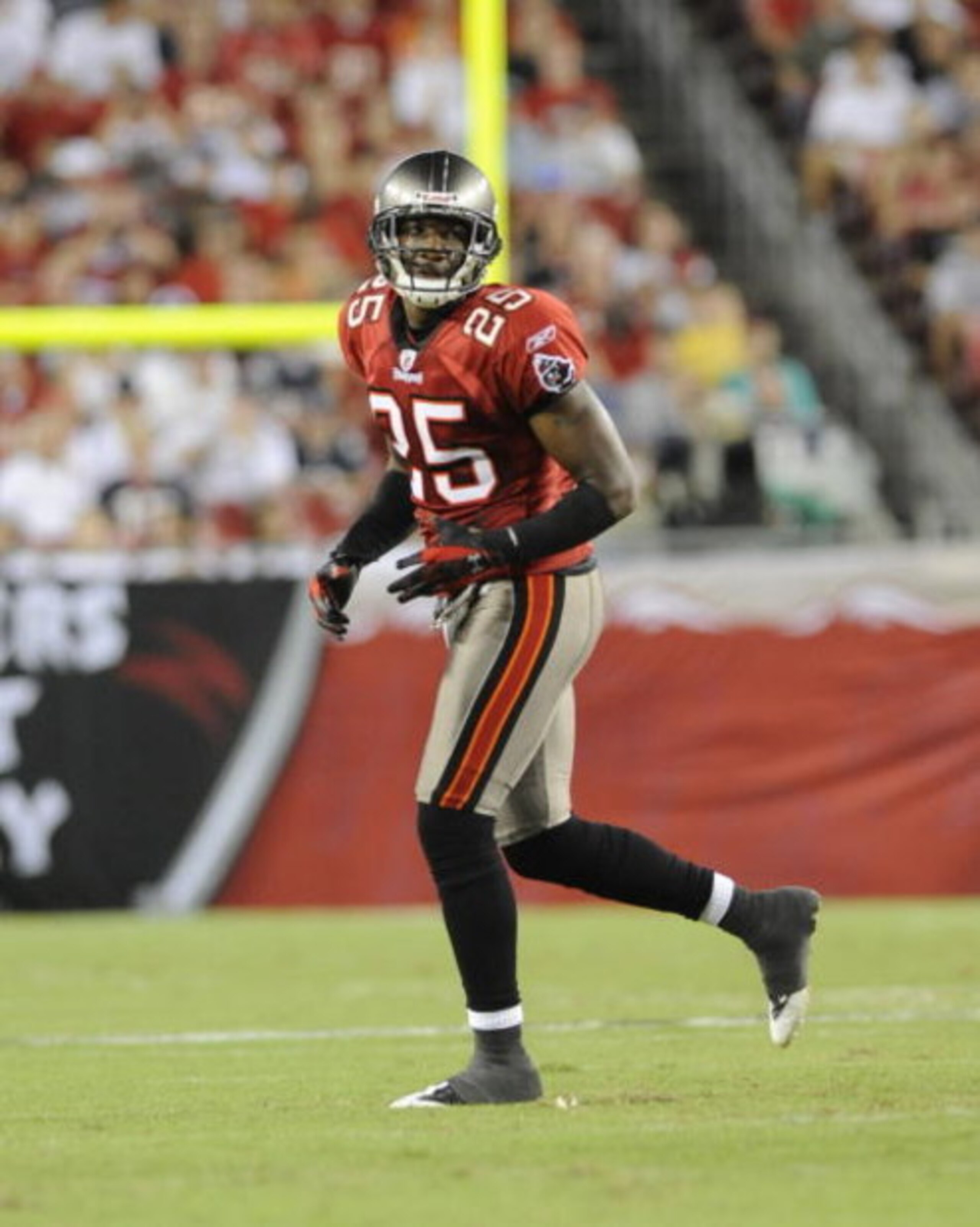 TAMPA, FL - AUGUST 17: Cornerback Aqib Talib #25 of the Tampa Bay Buccaneers sets for play against the New England Patriots at Raymond James Stadium on August 17, 2008 in Tampa, Florida.   (Photo by Al Messerschmidt/Getty Images) 