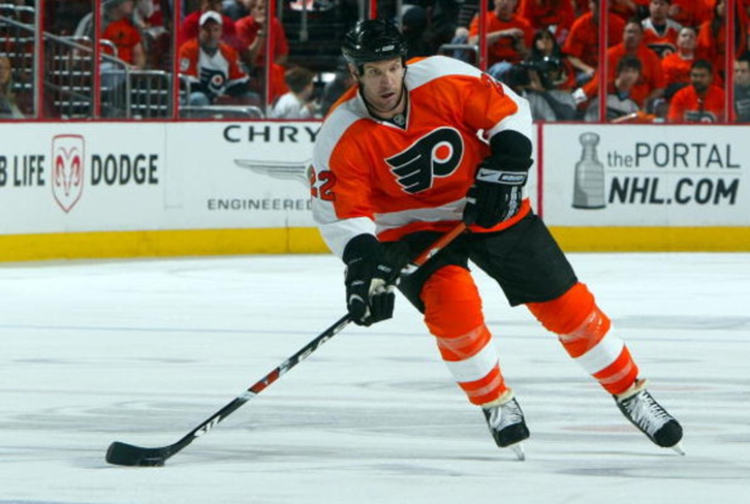 PHILADELPHIA - APRIL 19:  Mike Knuble #22 of the Philadelphia Flyers skates against of the Pittsburgh Penguins during Game Three of the Eastern Conference Quarterfinal Round of the 2009 NHL Stanley Cup Playoffs  at the Wachovia Center on April 19, 2009 in