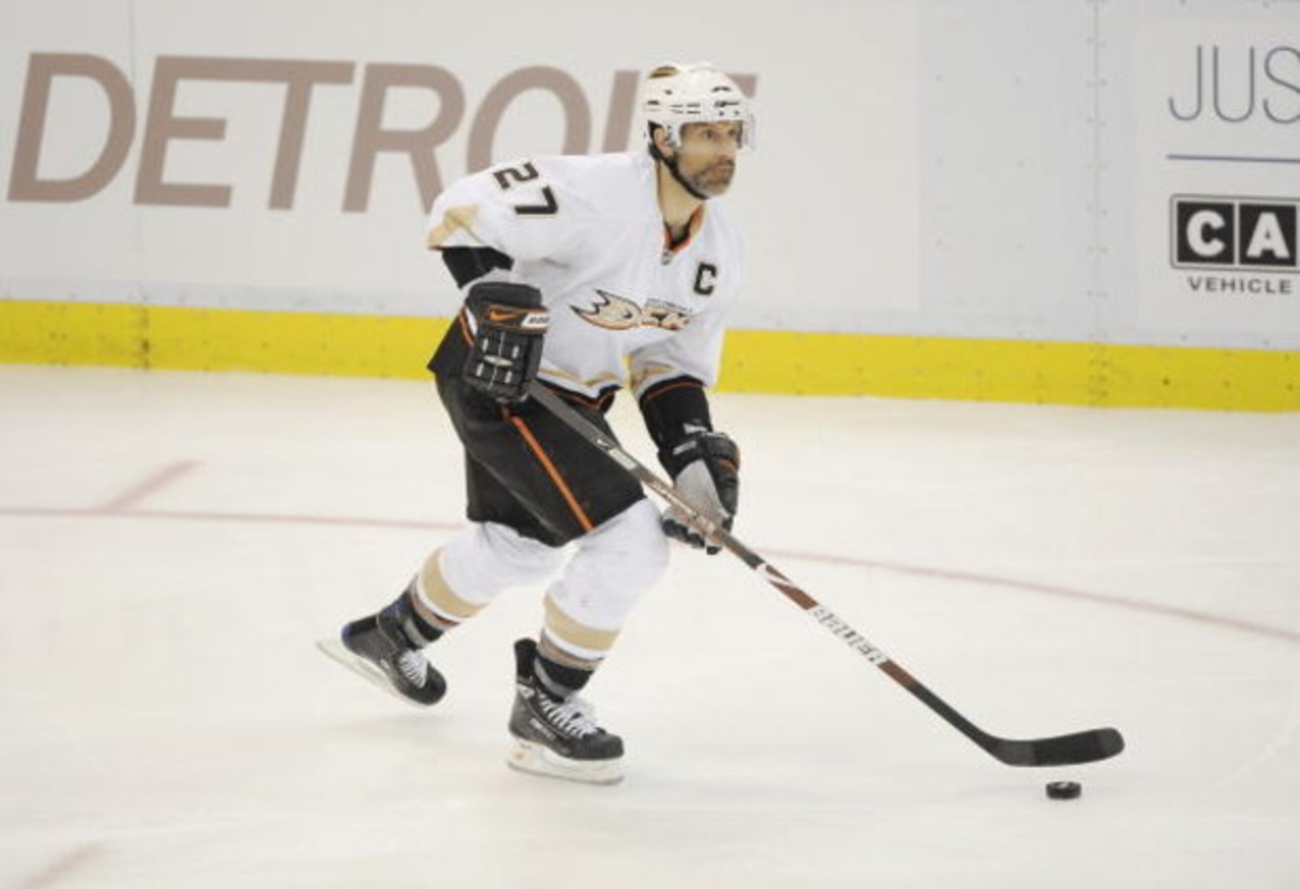 DETROIT, MI - MAY 1:  Scott Niedermayer #27 of the Anaheim Ducks skates against the Detroit Red Wings during Game One of the Western Conference Semifinals of the 2009 NHL Stanley Cup Playoffs on May 1, 2009 at Joe Louis Arena in Detroit, Michigan. (Photo 