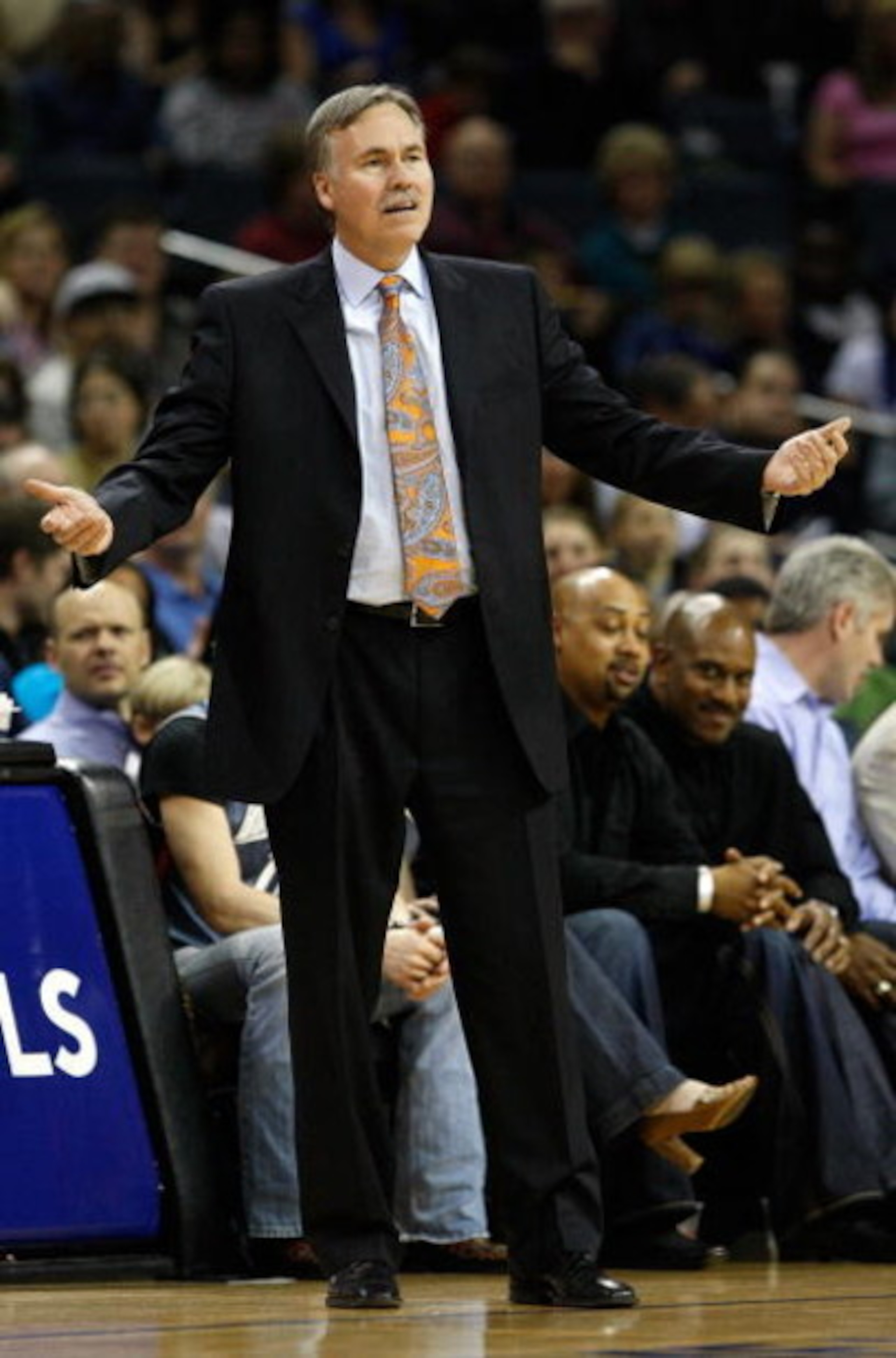 CHARLOTTE, NC - MARCH 28:  Head coach Mike D'Antoni of the New York Knicks argues a call during their game against the Charlotte Bobcats at Time Warner Cable Arena on March 28, 2009 in Charlotte, North Carolina.  NOTE TO USER: User expressly acknowledges 