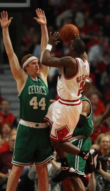 CHICAGO - APRIL 30: Ben Gordon #7 of the Chicago Bulls puts up a shot against Brian Scalabrine #44 of the Boston Celtics in Game Six of the Eastern Conference Quarterfinals during the 2009 NBA Playoffs at the United Center on April 30, 2009 in Chicago, Il