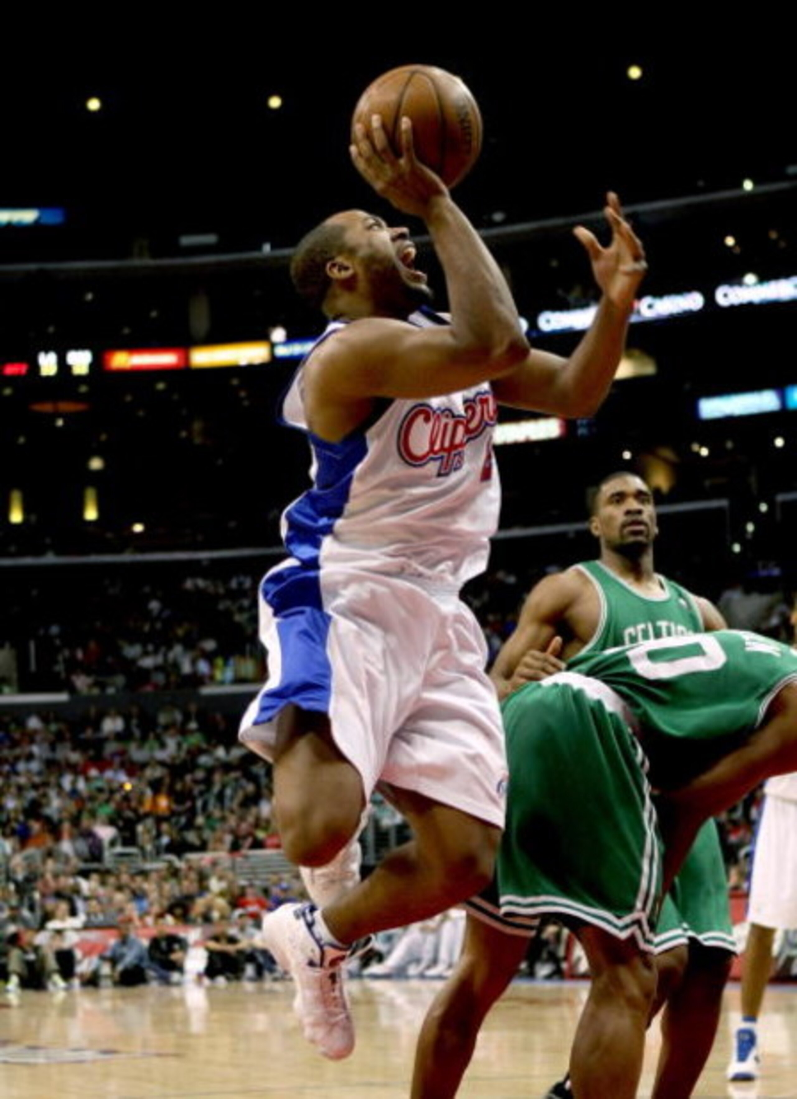 LOS ANGELES - FEBRUARY 25:  Fred Jones #2 of the Los Angeles Clippers shoots against the Boston Celtics on February 25, 2009 at Staples Center in Los Angeles, California.  The Clippers won 93-91.   NOTE TO USER: User expressly acknowledges and agrees that