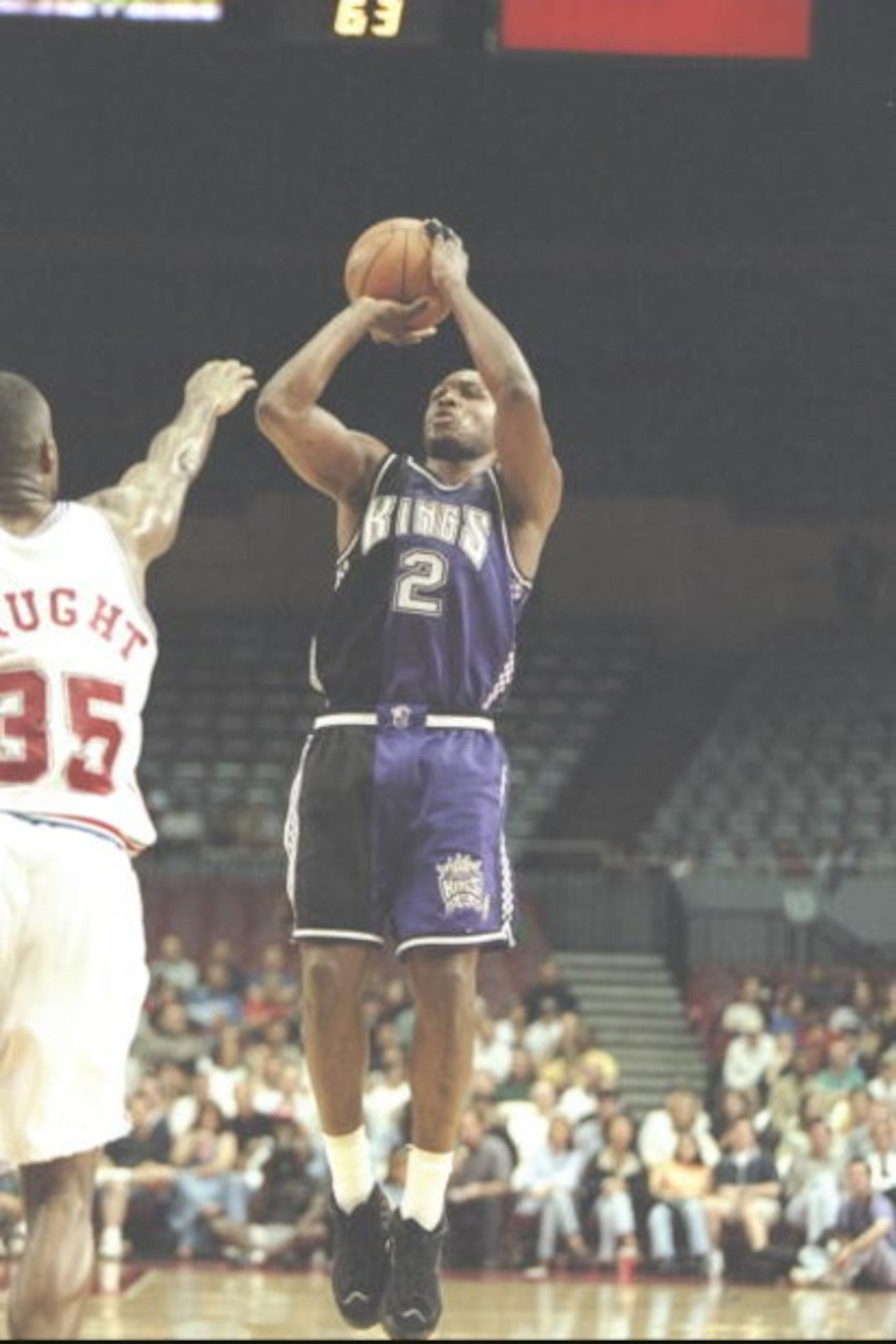 19 Mar 1997:  Guard Mitch Richmond of the Sacramento Kings shoots the ball over forward Loy Vaught of the Los Angeles Clippers at the Los Angeles Sport Arena in Los Angeles, California.  The Clippers won the game 108-98. Mandatory Credit: Brian Bahr  /All