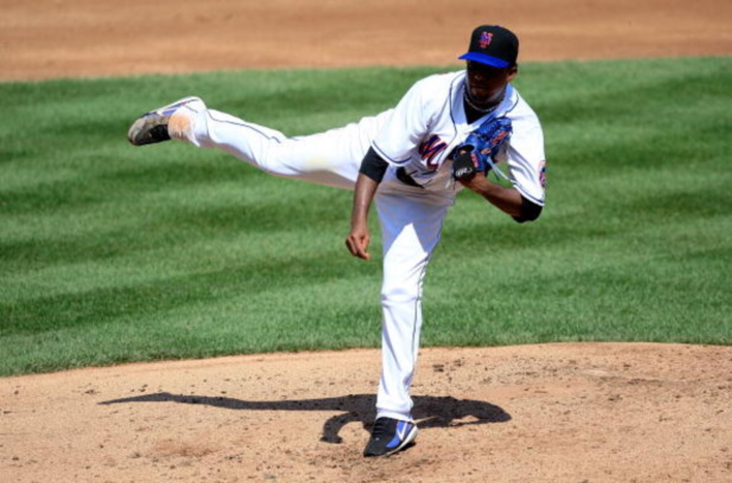 NEW YORK - SEPTEMBER 9:  Pedro Martinez #45 of the New York Mets pitches against the Houston Astros during their game at Shea Stadium September 9, 2007 in the Flushing neighborhood of the Queens borough of New York City.  (Photo by Travis Lindquist/Getty 