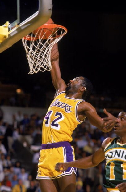LOS ANGELES - 1987:  James Worthy #42 of the Los Angeles Lakers dunks the ball during an NBA game against the Seattle SuperSonics at the Great Western Forum in Los Angeles, California in 1987. (Photo by Mike Powell/Getty Images)