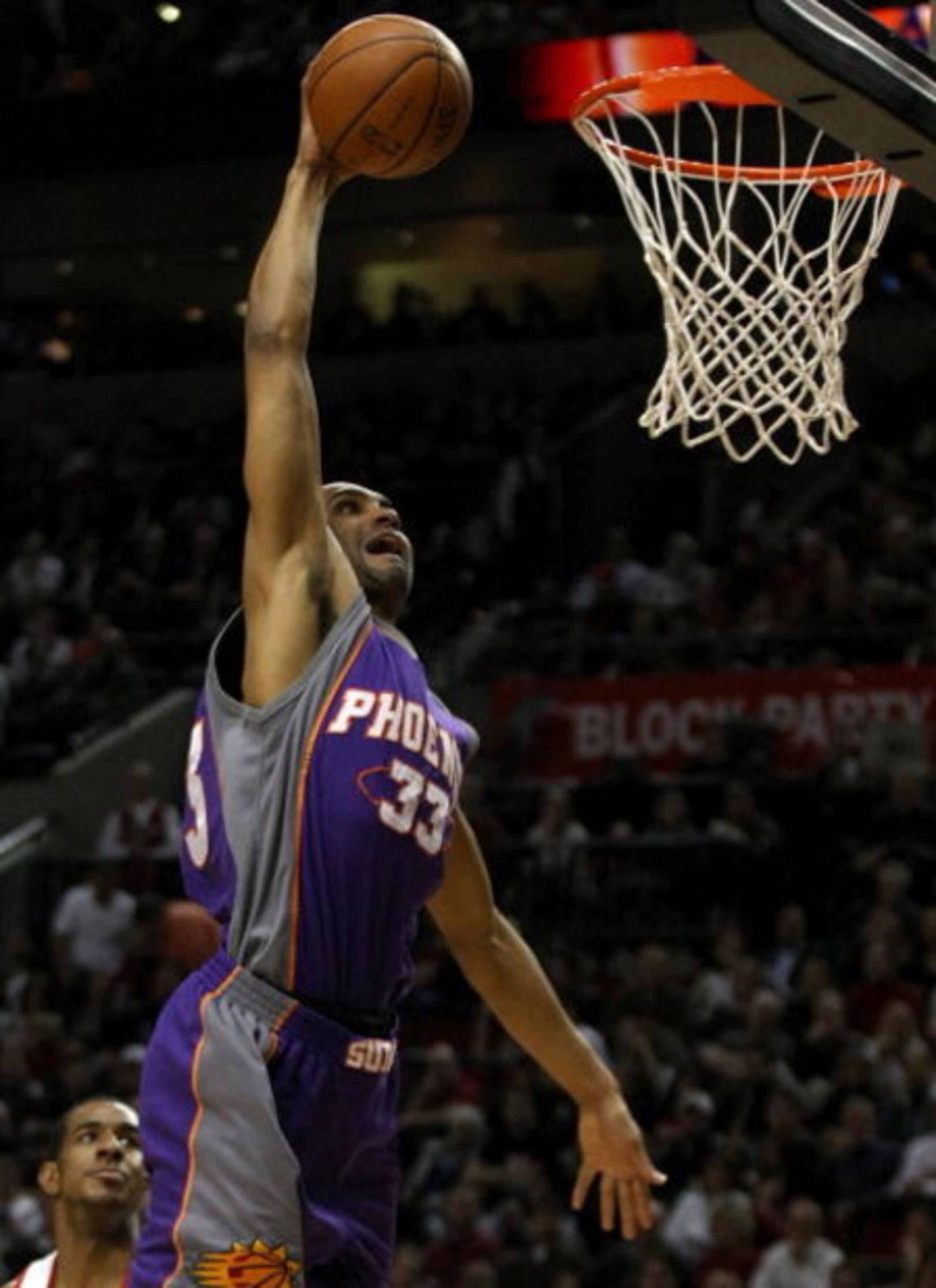 PORTLAND, OR - MARCH 04:  Grant Hill #33 of the Phoenix Suns dunks against the Portland Trail Blazers at the Rose Garden on March 4, 2008 in Portland, Oregon.  NOTE TO USER: User expressly acknowledges and agrees that, by downloading and or using this Pho