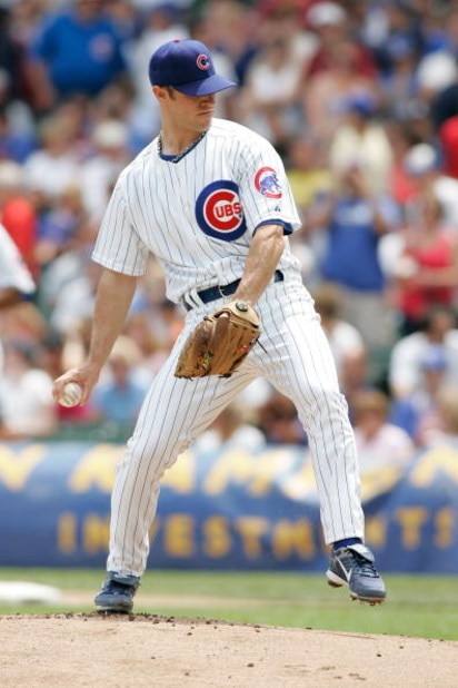 CHICAGO, IL- JULY 12:  Pitcher Rich Harden #40 of the Chicago Cubs pitches the baseball against the San Francisco Giants at Wrigley Field on July 12, 2008 in Chicago, Illinois. (Photo by Scott Boehm/Getty Images)