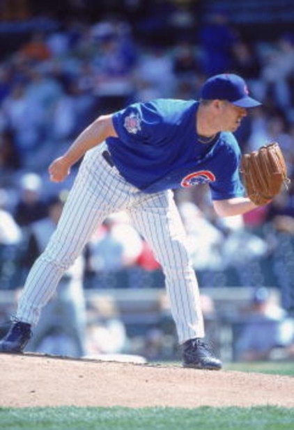 14 Apr 2001:  Jon Lieber #32 of the Chicago Cubs lines up the pitch during the game against the Pittsburgh Pirates at Wrigley Field in Chicago, Illinois. The Cubs defeated the Pirates 7-6.Mandatory Credit: Jonathan Daniel  /Allsport