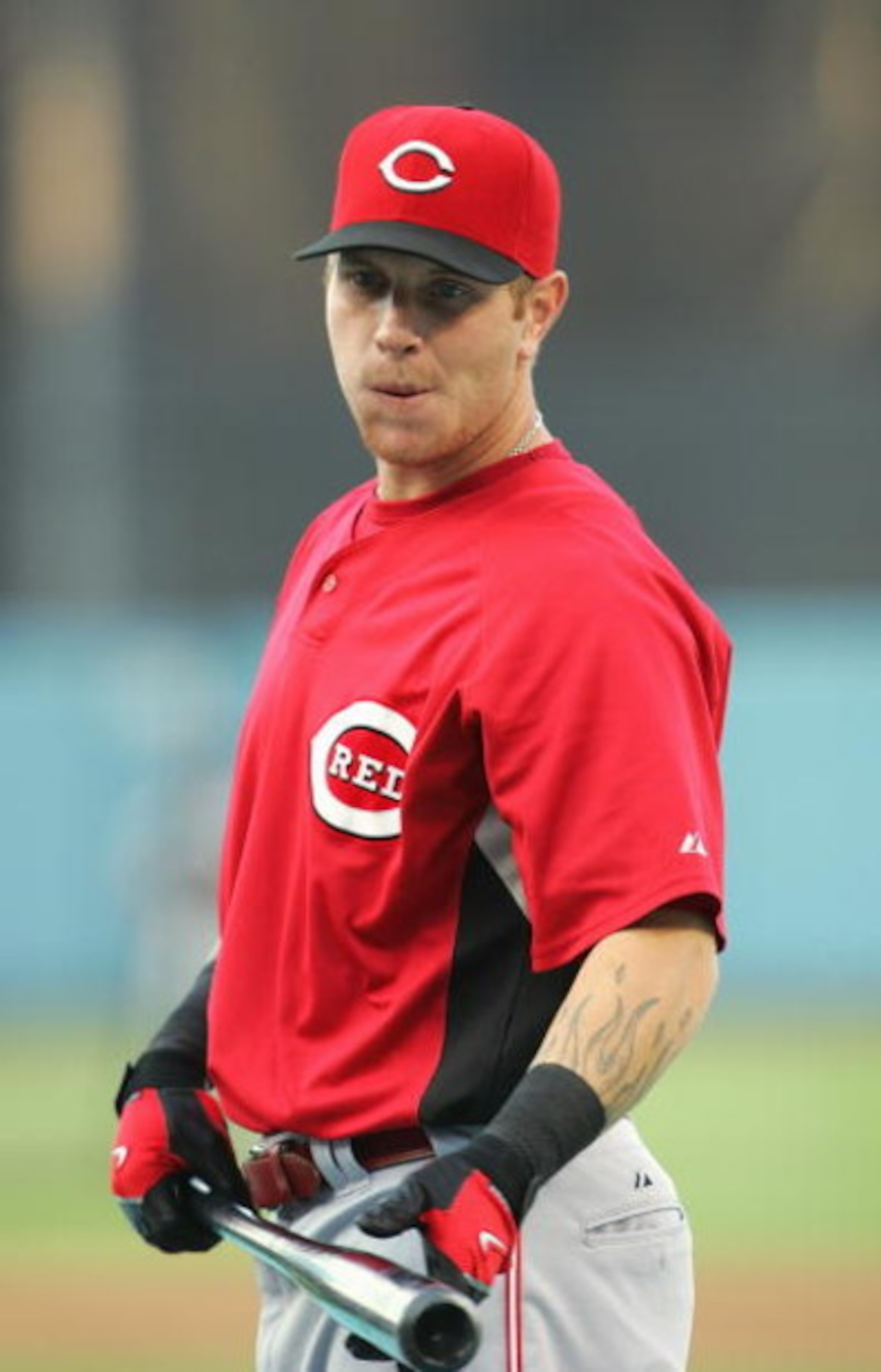 LOS ANGELES - MAY 11:  Josh Hamilton #33 of the Cincinnati Reds waits to take batting practice prior to their Major League Baseball game against the Los Angeles Dodgers at Dodger Stadium on May 11, 2007 in Los Angeles, California.  (Photo by Jeff Gross/Ge