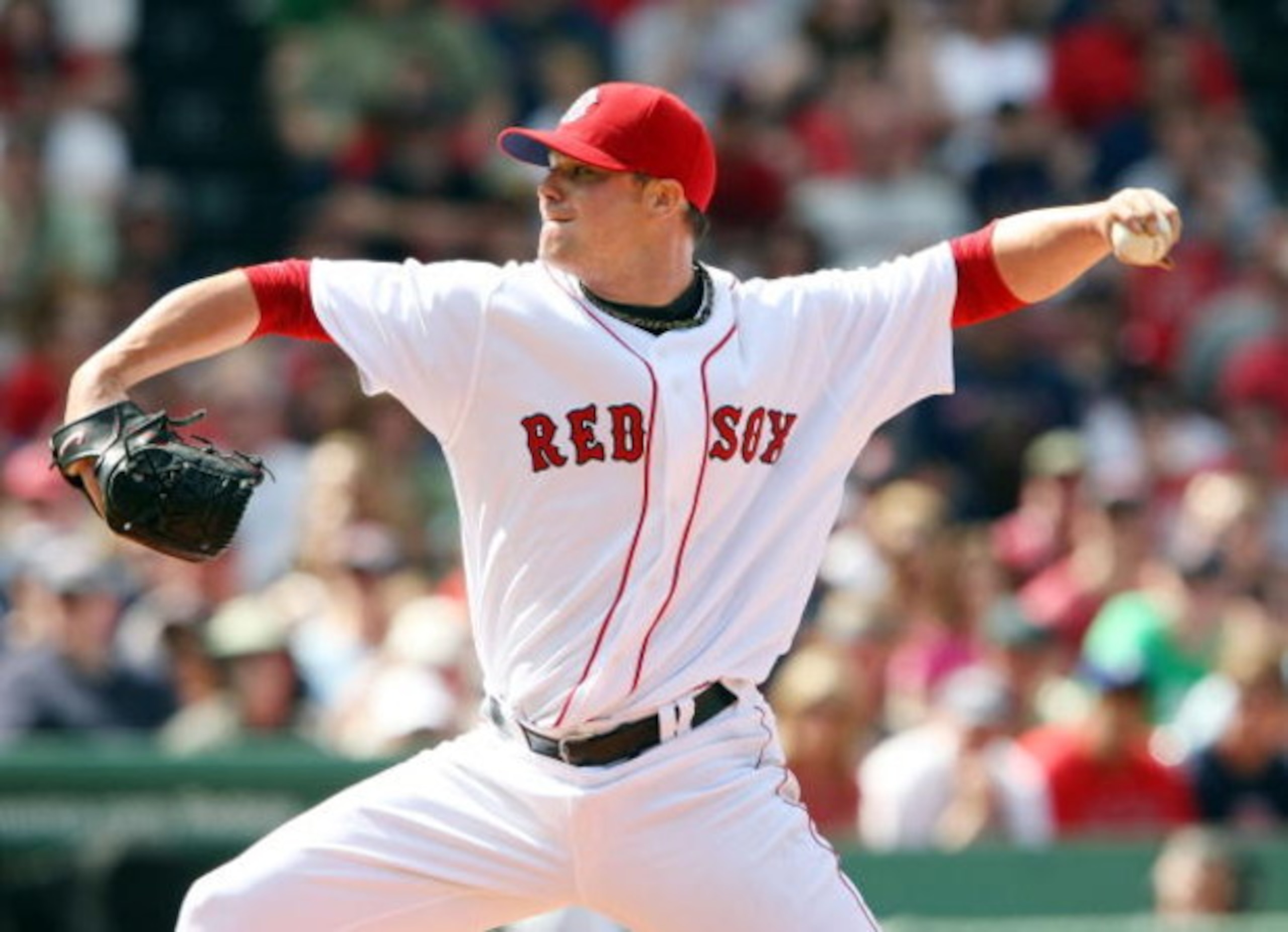 BOSTON - JULY 05:  Jon Lester #31 of the Boston Red Sox delivers a pitch against the Seattle Mariners on July 5, 2009 at Fenway Park in Boston, Massachusetts.  (Photo by Elsa/Getty Images)