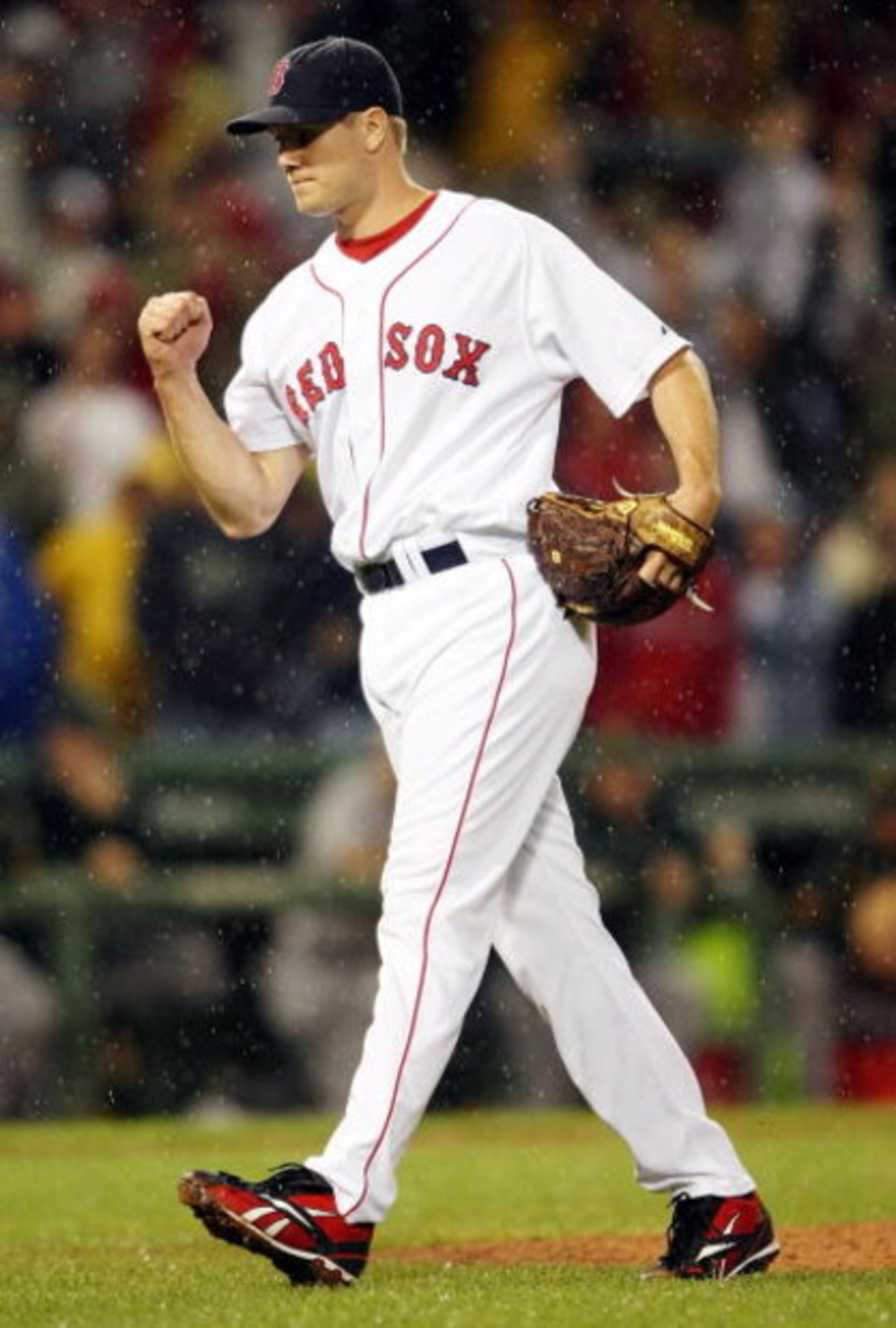 BOSTON - JULY 07:  Jonathan Papelbon #58 of the Boston Red Sox celebrates the win over the Oakland Athletics on July 7, 2009 at Fenway Park in Boston, Massachusetts. The Red Sox defeated the Athletics 5-2.  (Photo by Elsa/Getty Images)