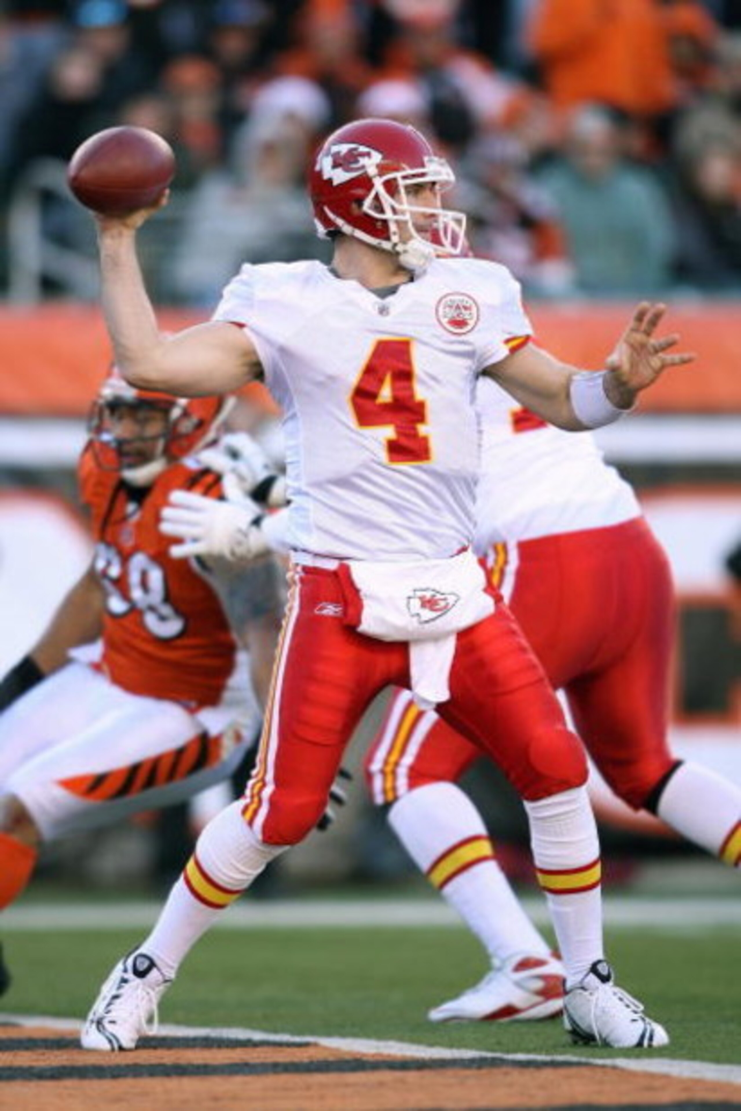 CINCINNATI - DECEMBER 28:  Quarterback Tyler Thigpen #4 of the Kansas City Chiefs passes the ball downfield during the NFL game against the Cincinnati Bengals on December 28, 2008 at Paul Brown Stadium in Cincinnati, Ohio.  (Photo by Andy Lyons/Getty Imag