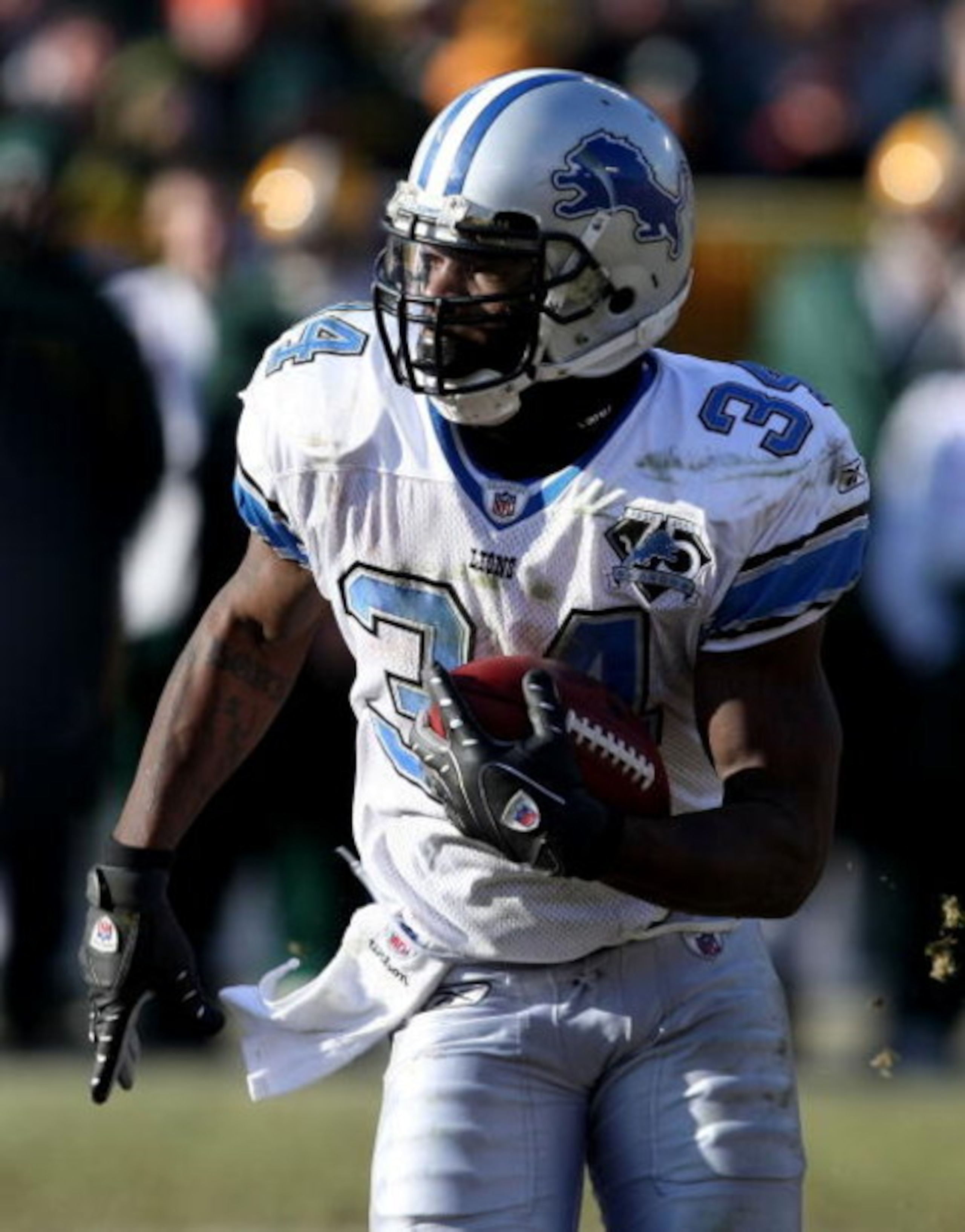 GREEN BAY, WI - DECEMBER 28: Kevin Smith #34 of the Detroit Lions runs for yardage against the Green Bay Packers on December 28, 2008 at Lambeau Field in Green Bay, Wisconsin. The Packers defeated the Lions 31-21. (Photo by Jonathan Daniel/Getty Images)