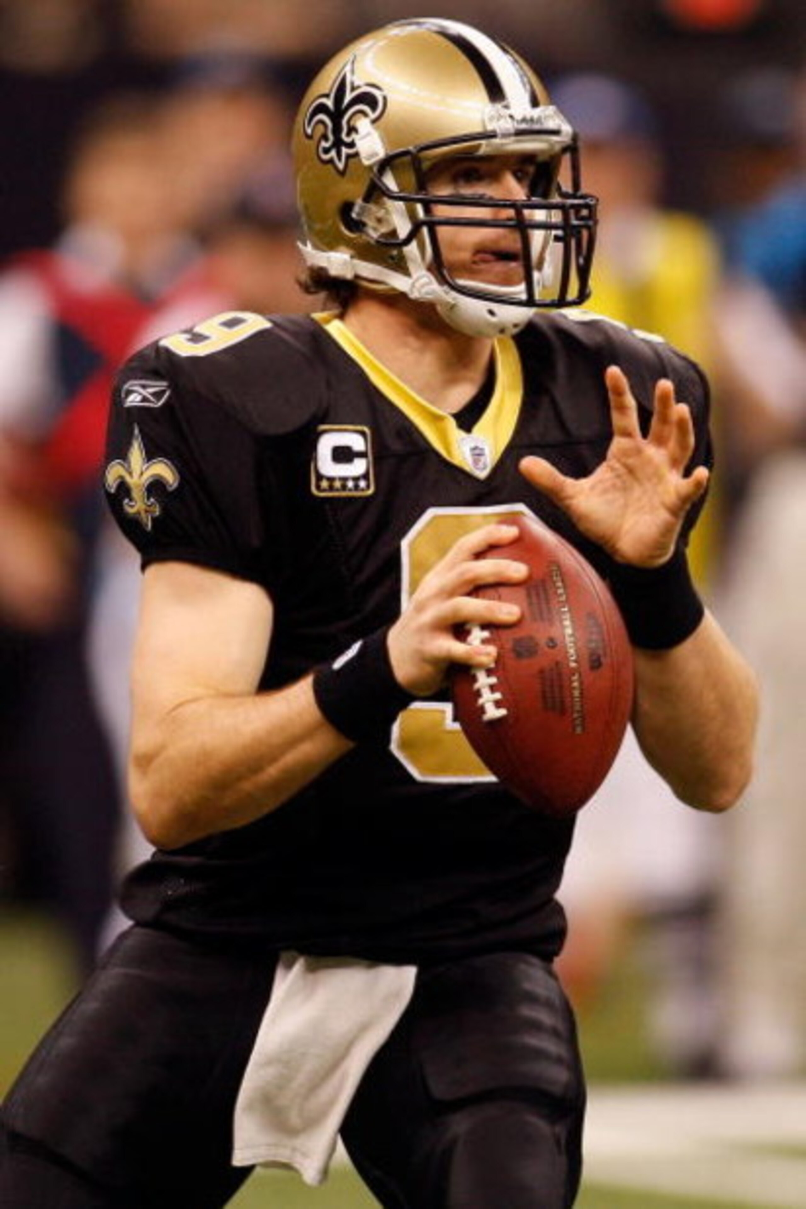 NEW ORLEANS - DECEMBER 28:  Quarterback Drew Brees #9 of the New Orleans Saints drops back to pass during the game against the Carolina Panthers on December 28, 2008 at the Superdome in New Orleans, Louisiana.  (Photo by Chris Graythen/Getty Images)
