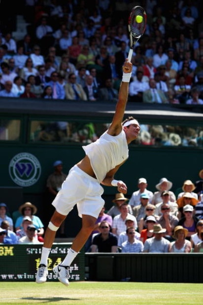 WIMBLEDON, ENGLAND - JUNE 25: Juan Martin Del Potro of Argentina serves during the men's singles second round match against Lleyton Hewitt of Australia on Day Four of the Wimbledon Lawn Tennis Championships at the All England Lawn Tennis and Croquet Club WIMBLEDON, ENGLAND - JUNE 25: Juan Martin Del Potro of Argentina serves during the men's singles second round match against Lleyton Hewitt of Australia on Day Four of the Wimbledon Lawn Tennis Championships at the All England Lawn Tennis and Croquet Club