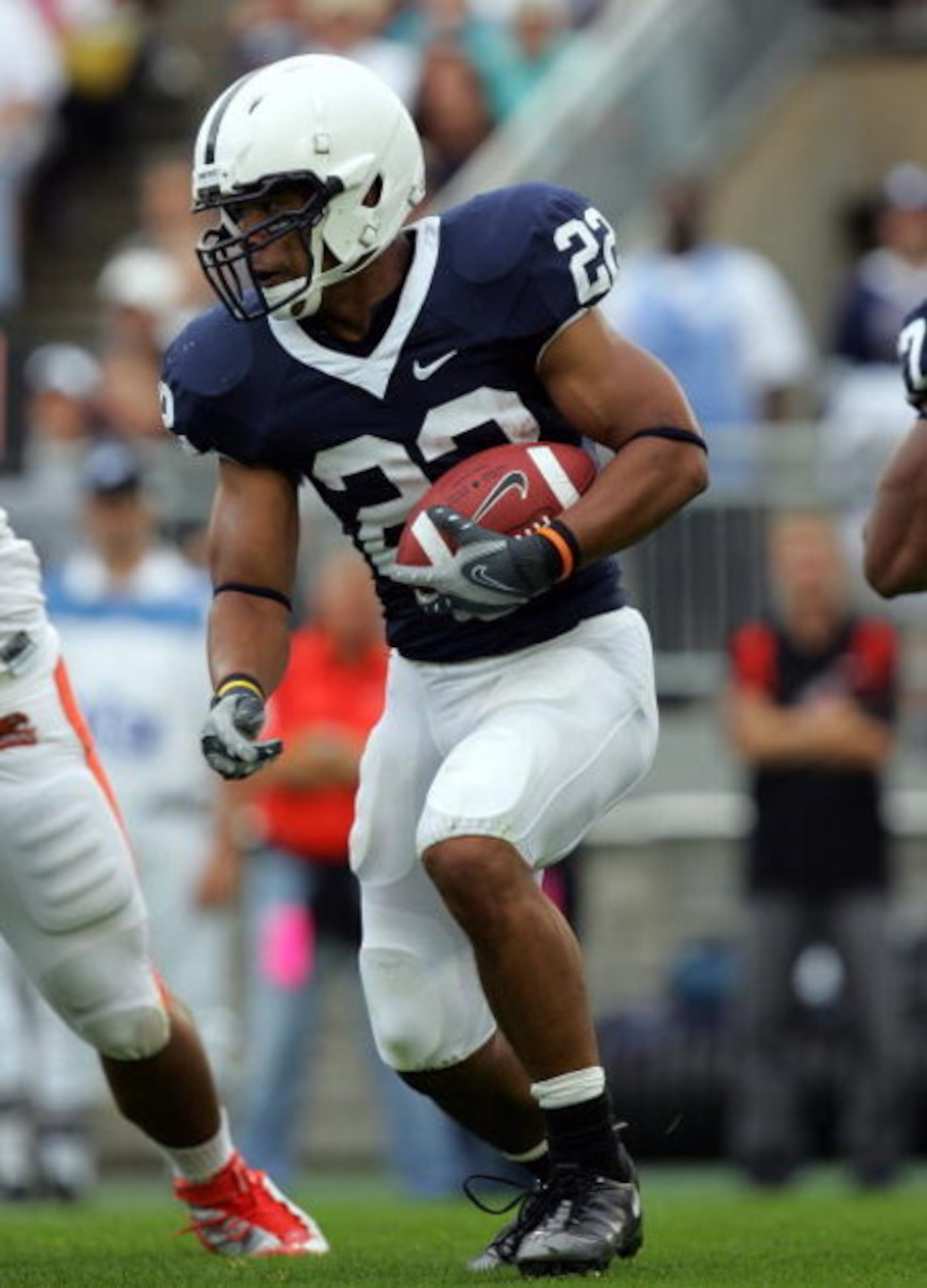 STATE COLLEGE, PA - SEPTEMBER 06:  Tailback Evan Royster #22 of the Penn State Nittany Lions runs the ball against the Oregon State Beavers at Beaver Stadium on September 6, 2008 in State College, Pennsylvania.  (Photo by Ronald Martinez/Getty Images)