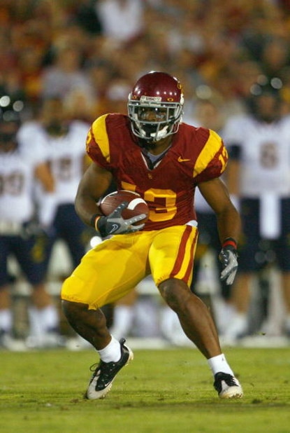 LOS ANGELES - NOVEMBER 6:  Stafon Johnson #13 of the USC Trojans carries the ball during the game against the Cal Golden Bears at the Memorial Coliseum on November 8, 2008 in Los Angeles, California. (Photo by: Jeff Gross/Getty Images)