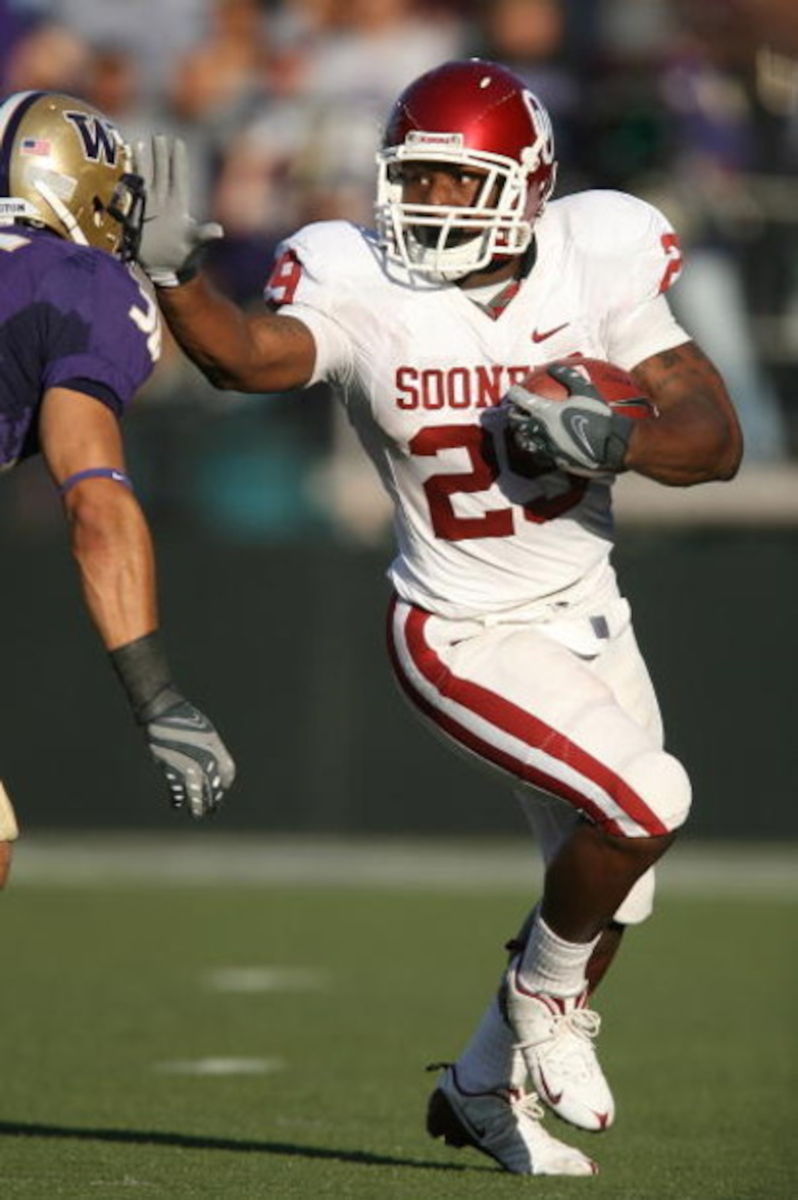 SEATTLE - SEPTEMBER 13:  Running back Chris Brown #29 of the Oklahoma Sooners rushes against Johri Fogerson #36 of the Washington Huskies on September 13, 2008 at Husky Stadium in Seattle Washington. (Photo by Otto Greule Jr/Getty Images)