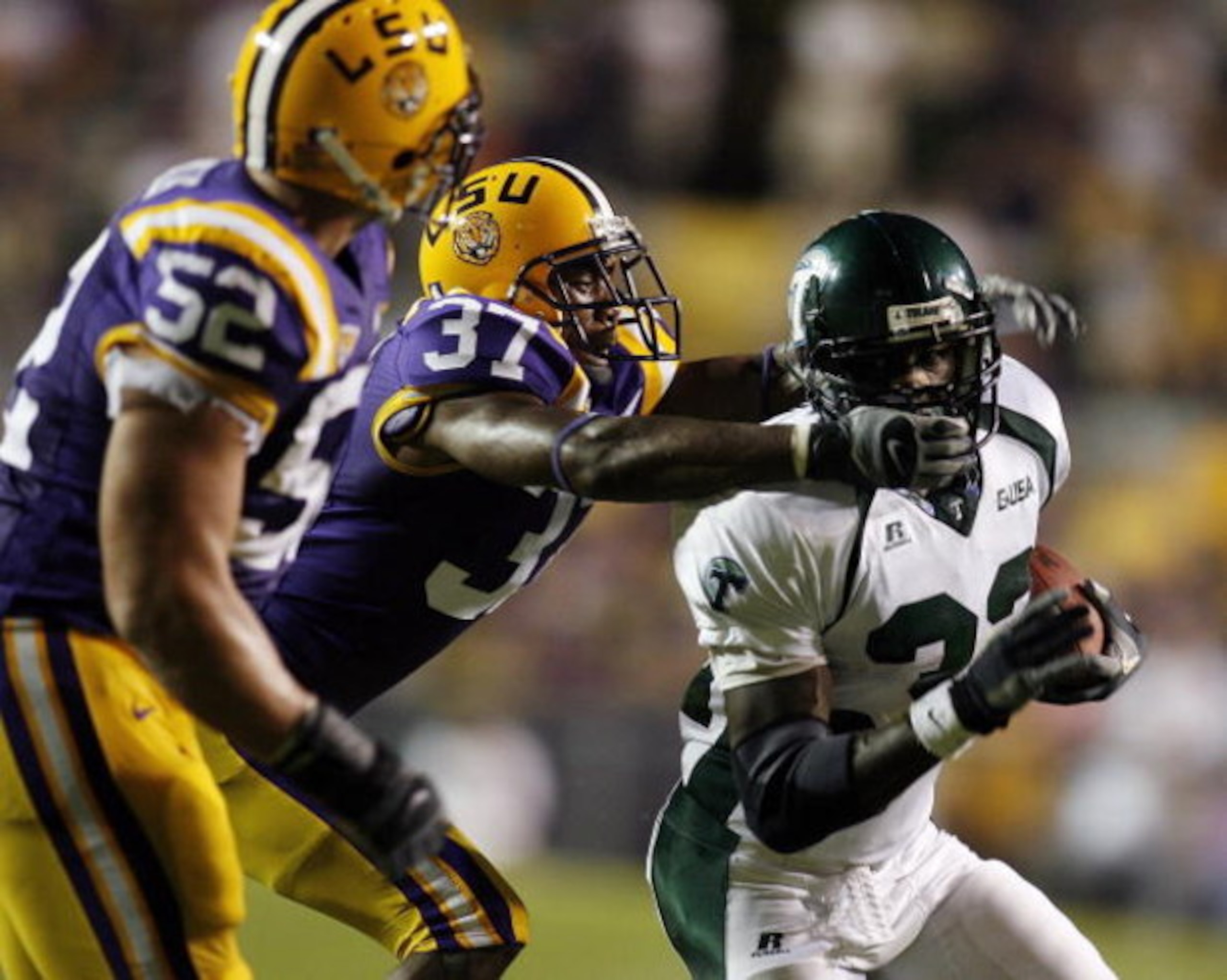 BATON ROUGE, LA - SEPTEMBER 23:  Andre Anderson #32 of Tulane University is chased by Daniel Francis #37 and Ryan Willis #52 of Louisiana State University on September 23, 2006 at Tiger Stadium in Baton Rouge, Louisiana.  (Photo by Chris Graythen/Getty Im