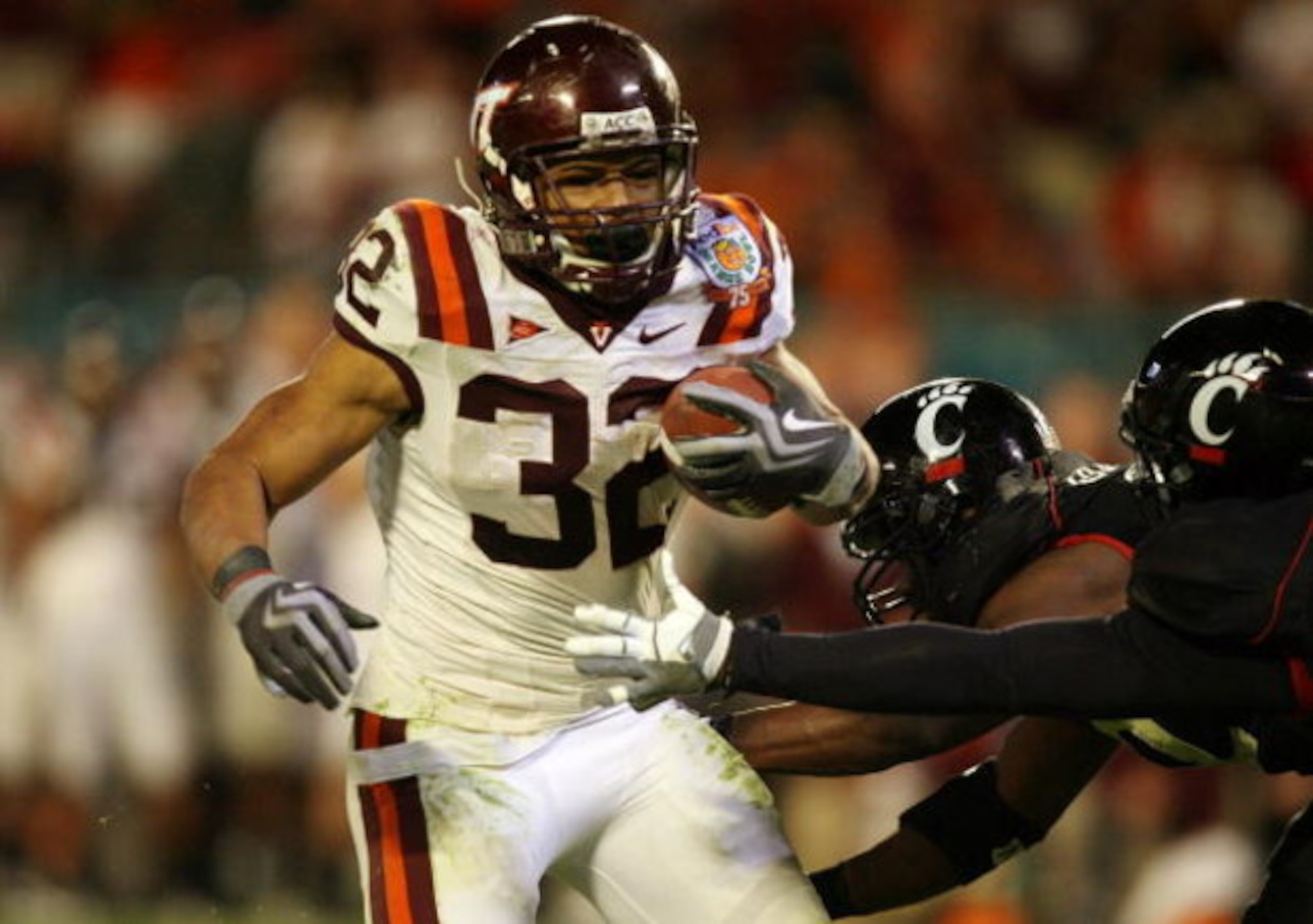 MIAMI - JANUARY 01:  Darren Evans #32 of the Virginia Tech Hokies runs the ball during the FedEx Orange Bowl against the Cincinnati Bearcats at Dolphin Stadium on January 1, 2009 in Miami, Florida.  (Photo by Doug Benc/Getty Images)