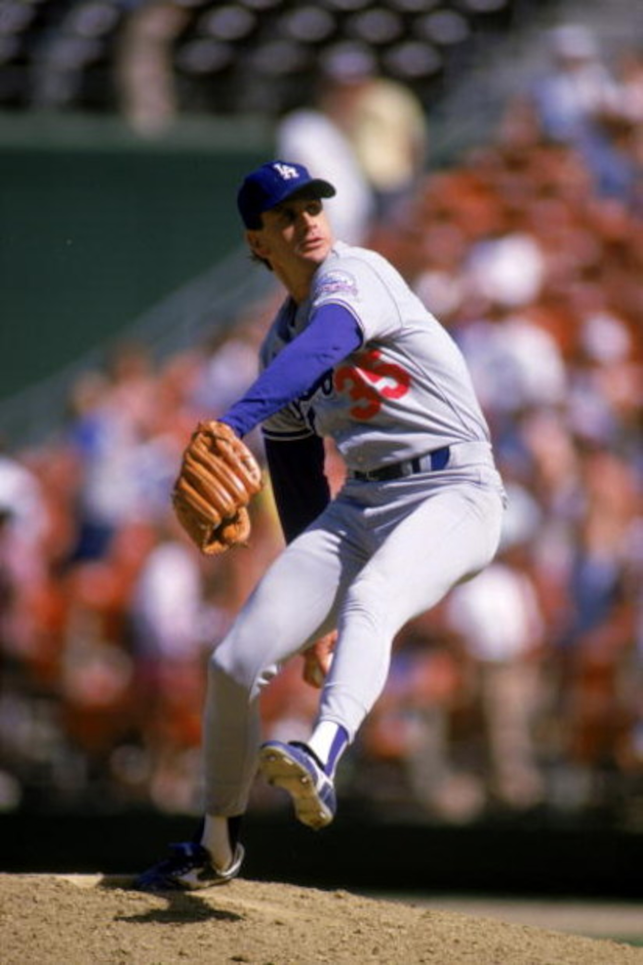 SAN DIEGO -1987:  Bob Welch#35 of the Los Angeles Dodgers winds back to pitch during a 1987 season game against the San Diego Padres at Jack Murphy Stadium in San Diego, California. (Photo by: Stephen Dunn/Getty Images)