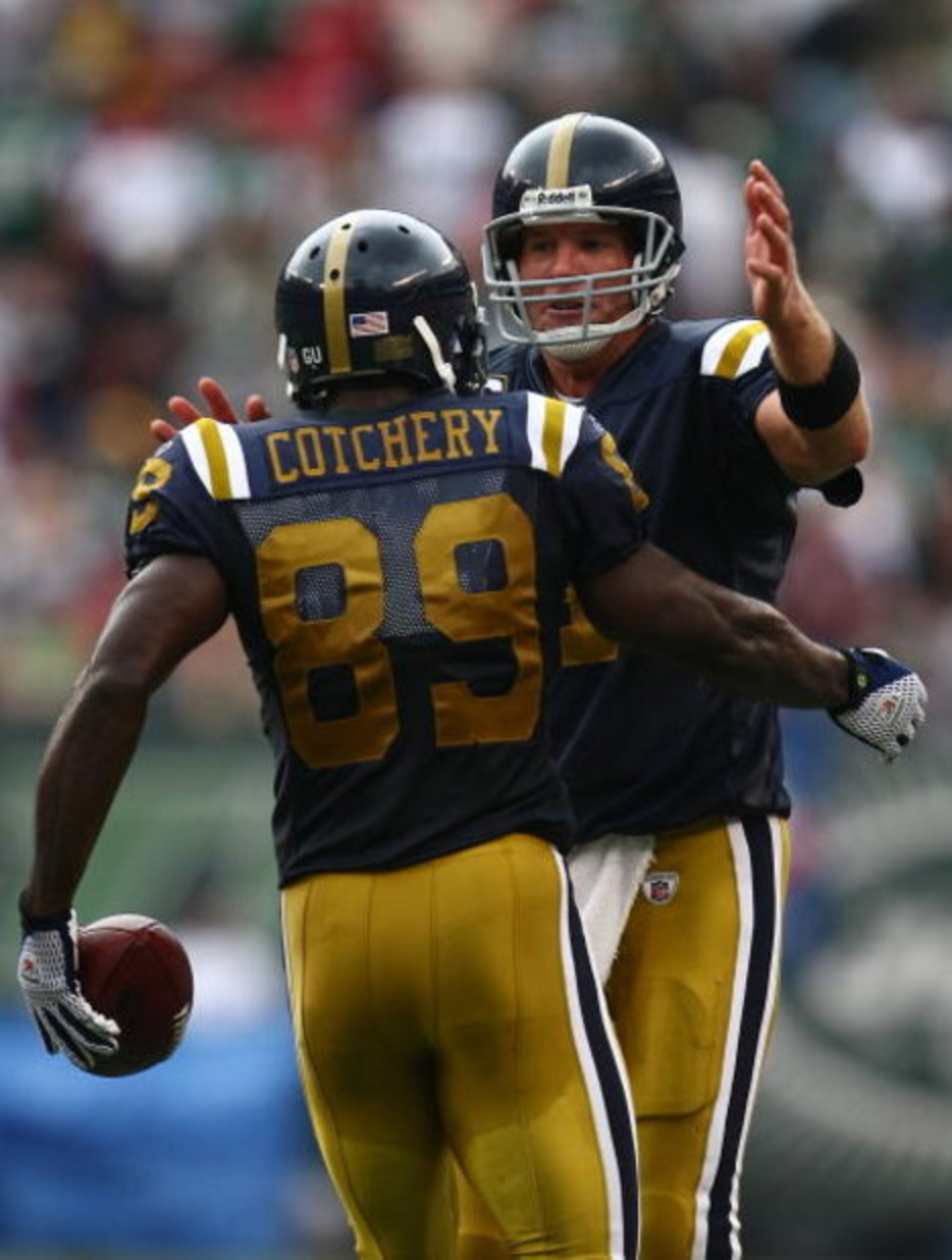 EAST RUTHERFORD, NJ - SEPTEMBER 28:  Jerricho Cotchery #89 of the New York Jets celebrates his touchdown with quarterback Brett Favre #4 against the Arizona Cardinals on September 28, 2008 at Giants Stadium in East Rutherford, New Jersey.  (Photo by Chris