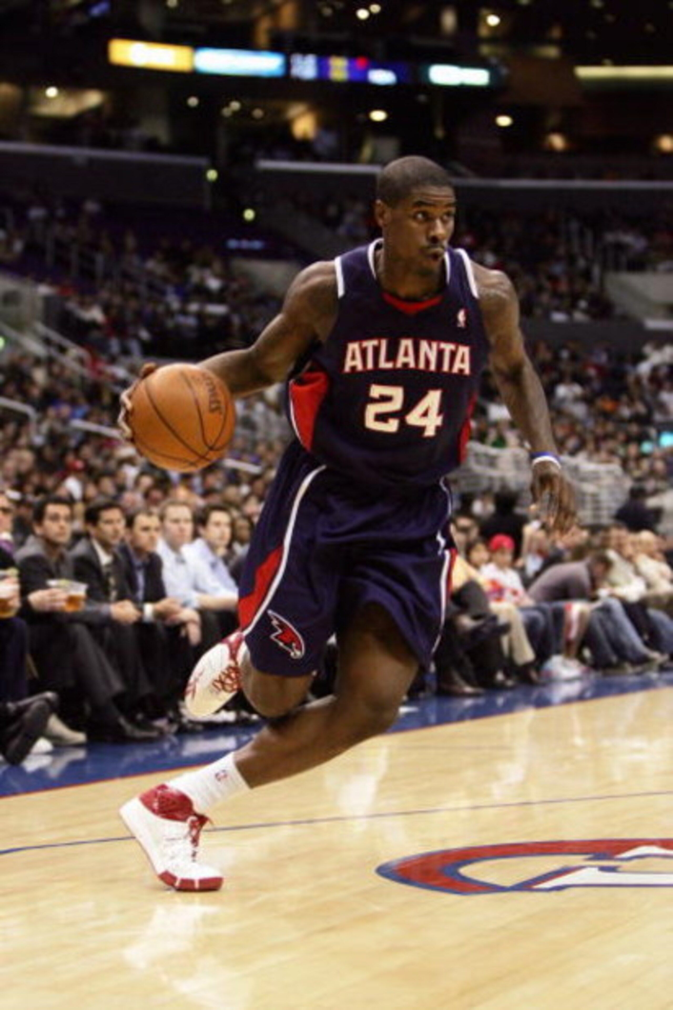 LOS ANGELES, CA - JANUARY 30:  Marvin Williams #24 of the Atlanta Hawks drives to the basket during the game against the Los Angeles Clippers at Staples Center on January 30, 2008 in Los Angeles, California.  The Clippers won 95-88.  NOTE TO USER: User ex