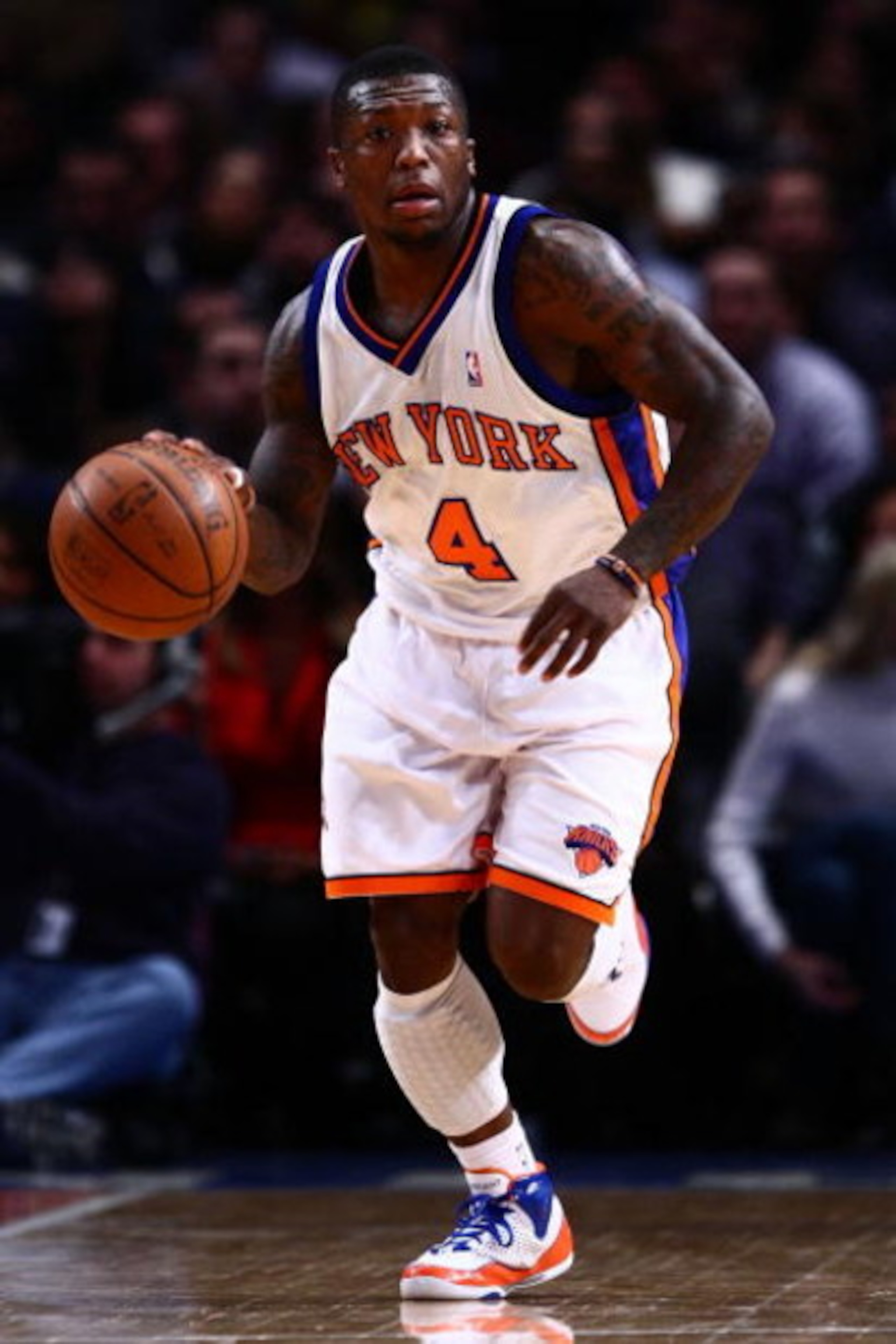 NEW YORK - JANUARY 23:  Nate Robinson #4 of the New York Knicks dribbles upcourt during the game against the Memphis Grizzlies at Madison Square Garden January 23, 2009 in New York City. NOTE TO USER: User expressly acknowledges and agrees that, by downlo