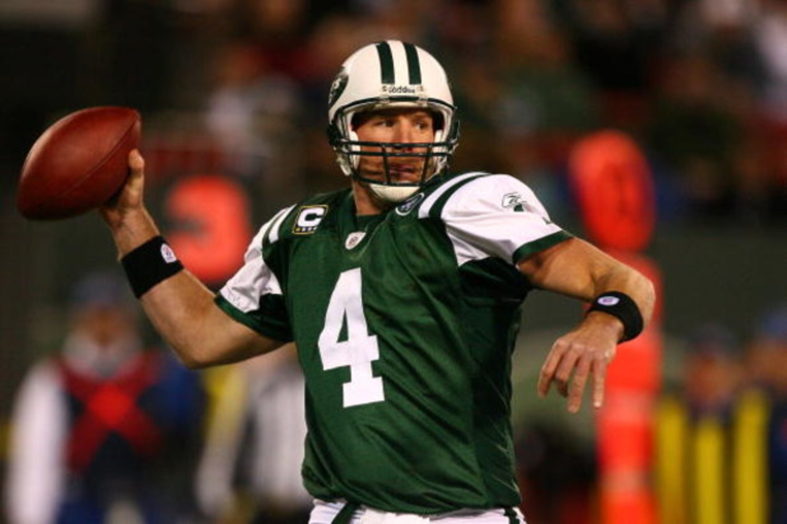 EAST RUTHERFORD, NJ - DECEMBER 28: Brett Favre #4 of The New York Jets looks to pass against The Miami Dolphins during their game on December 28, 2008 at Giants Stadium in East Rutherford, New Jersey. (Photo by Al Bello/Getty Images)