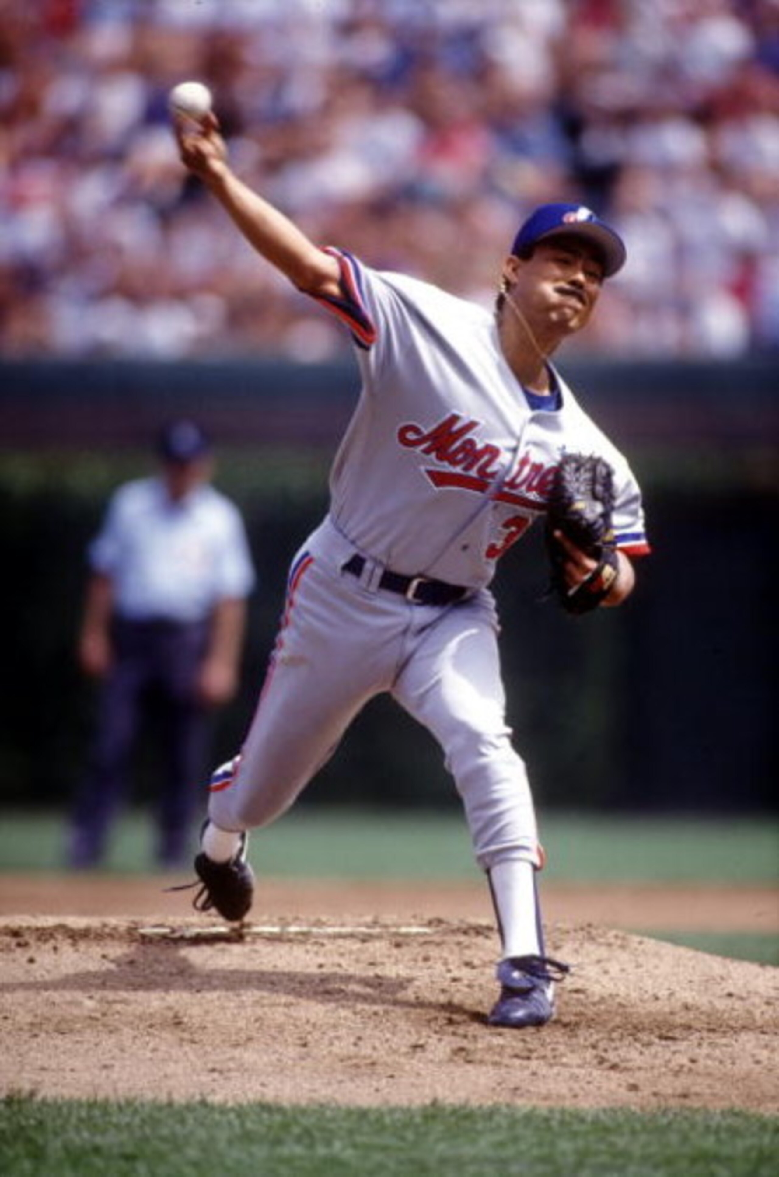 17 Aug 1993:  Pitcher Dennis Martinez of the Montreal Expos in action against the Chicago Cubs at Wrigley Field in Chicago, Illinois. Mandatory Credit: Jonathan Daniel/Allsport