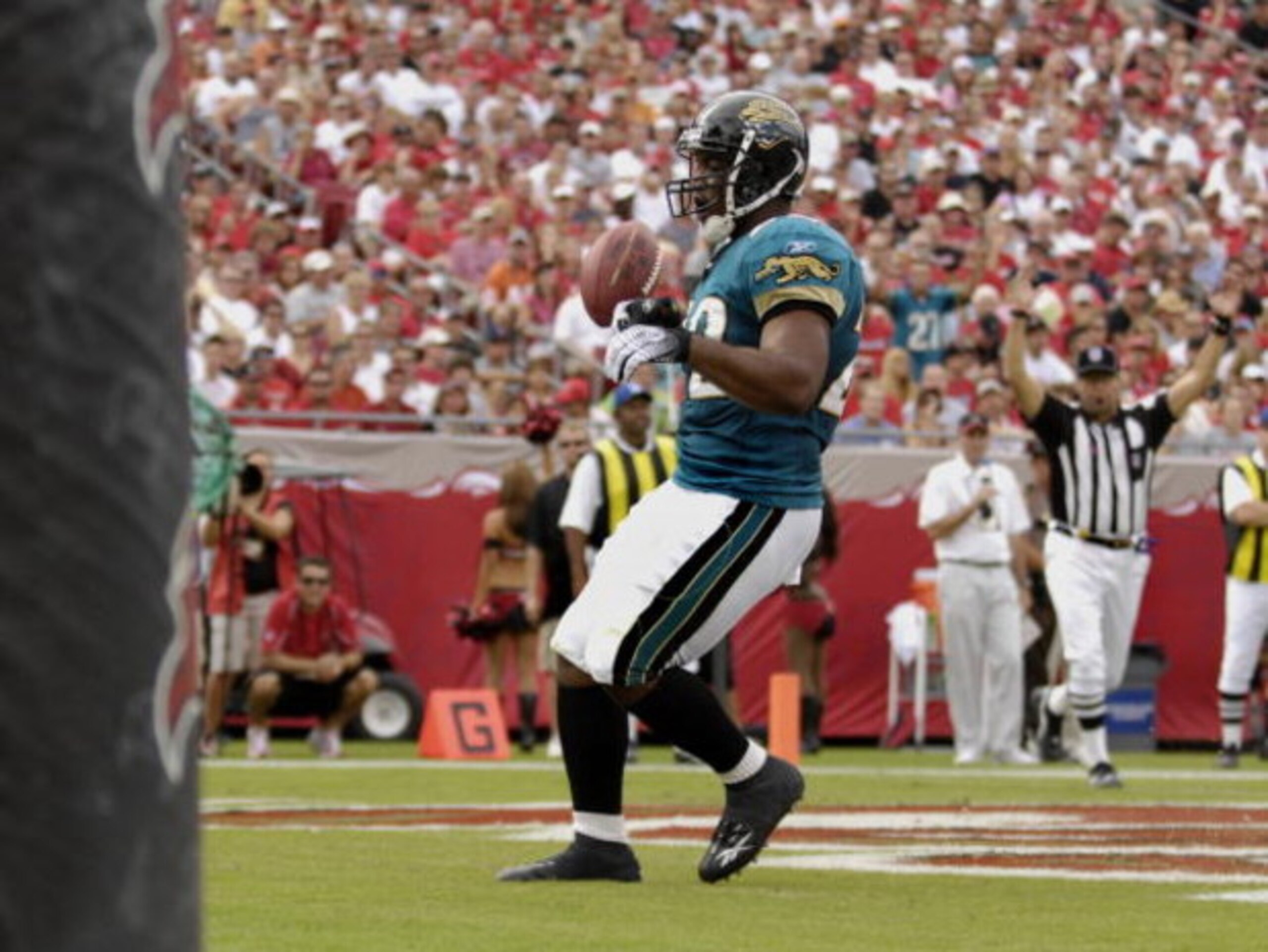 TAMPA, FL - OCTOBER 28:  Running back LaBrandon Toefield #22 of the Jacksonville Jaguars rushes for a touchdown against the Tampa Bay Buccaneers at Raymond James Stadium on October 28, 2007 in Tampa, Florida.  The Jaguars won 24 - 23. (Photo by Al Messers